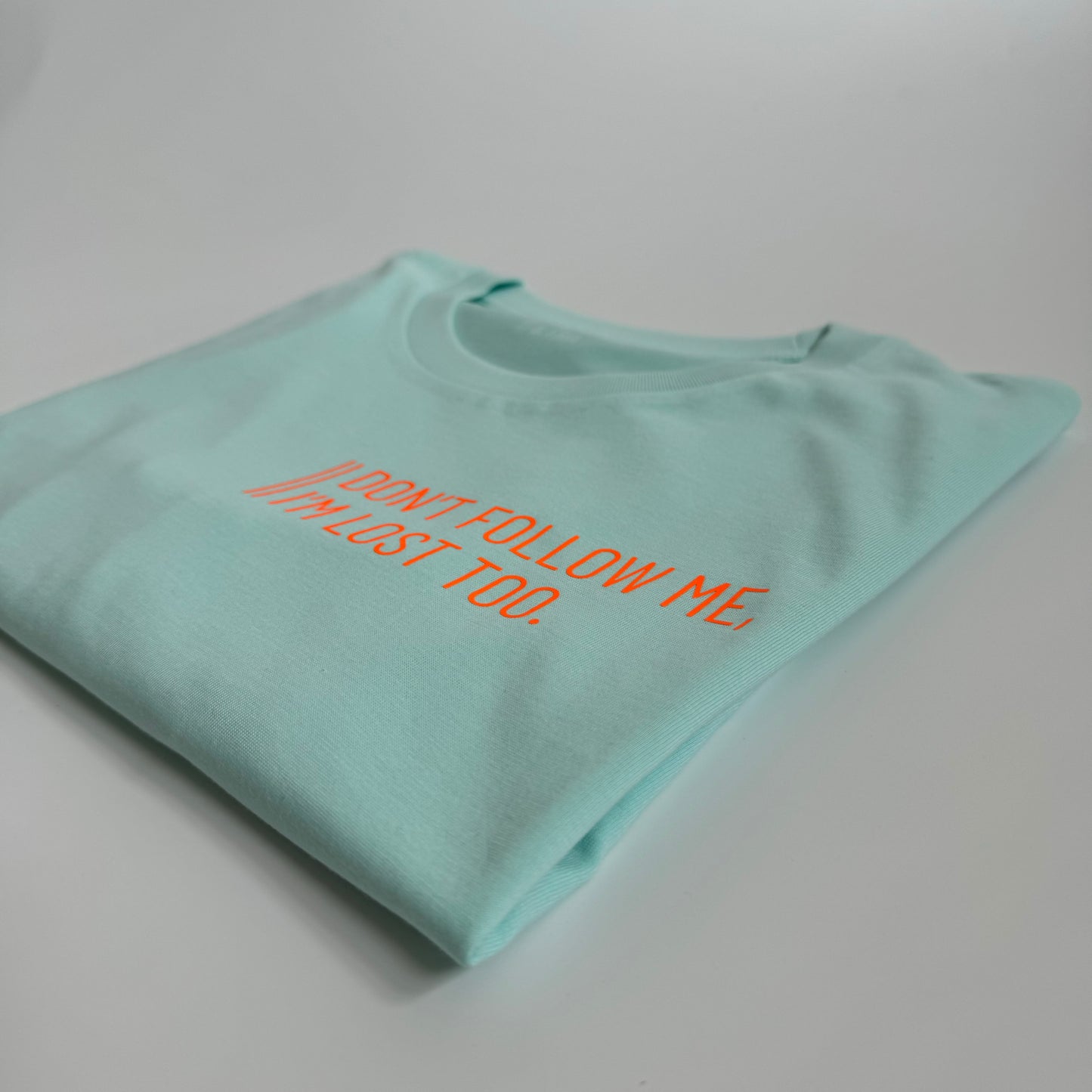T-Shirt Unisex 'Don’t follow me, I’m lost too.‘ Caribbean Blue / Neon Orange