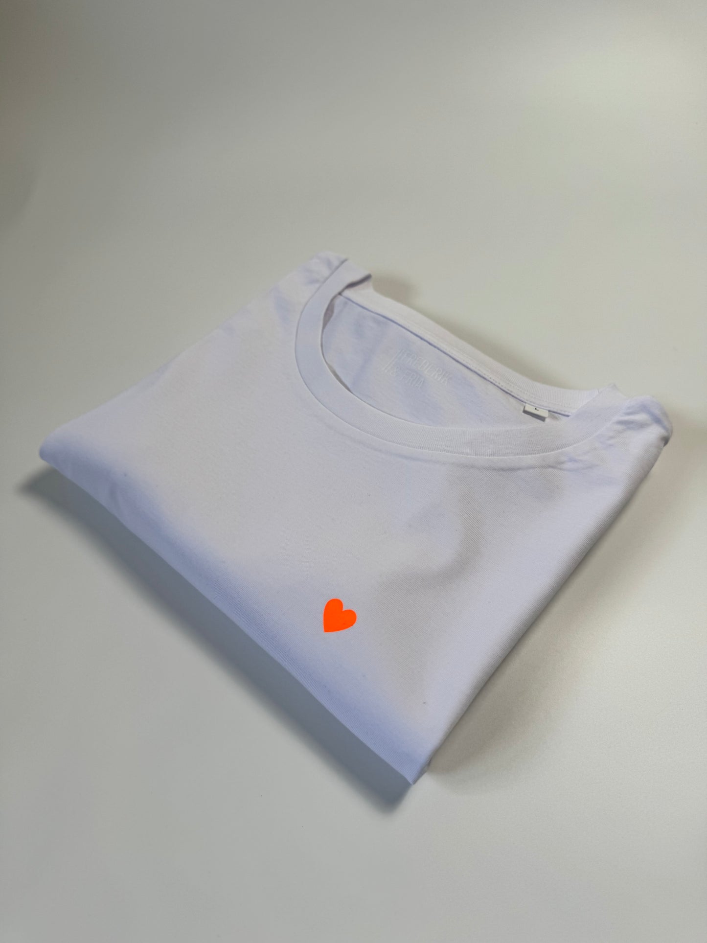 Frauen-Shirt, Herzdruck: weiß / neon orange