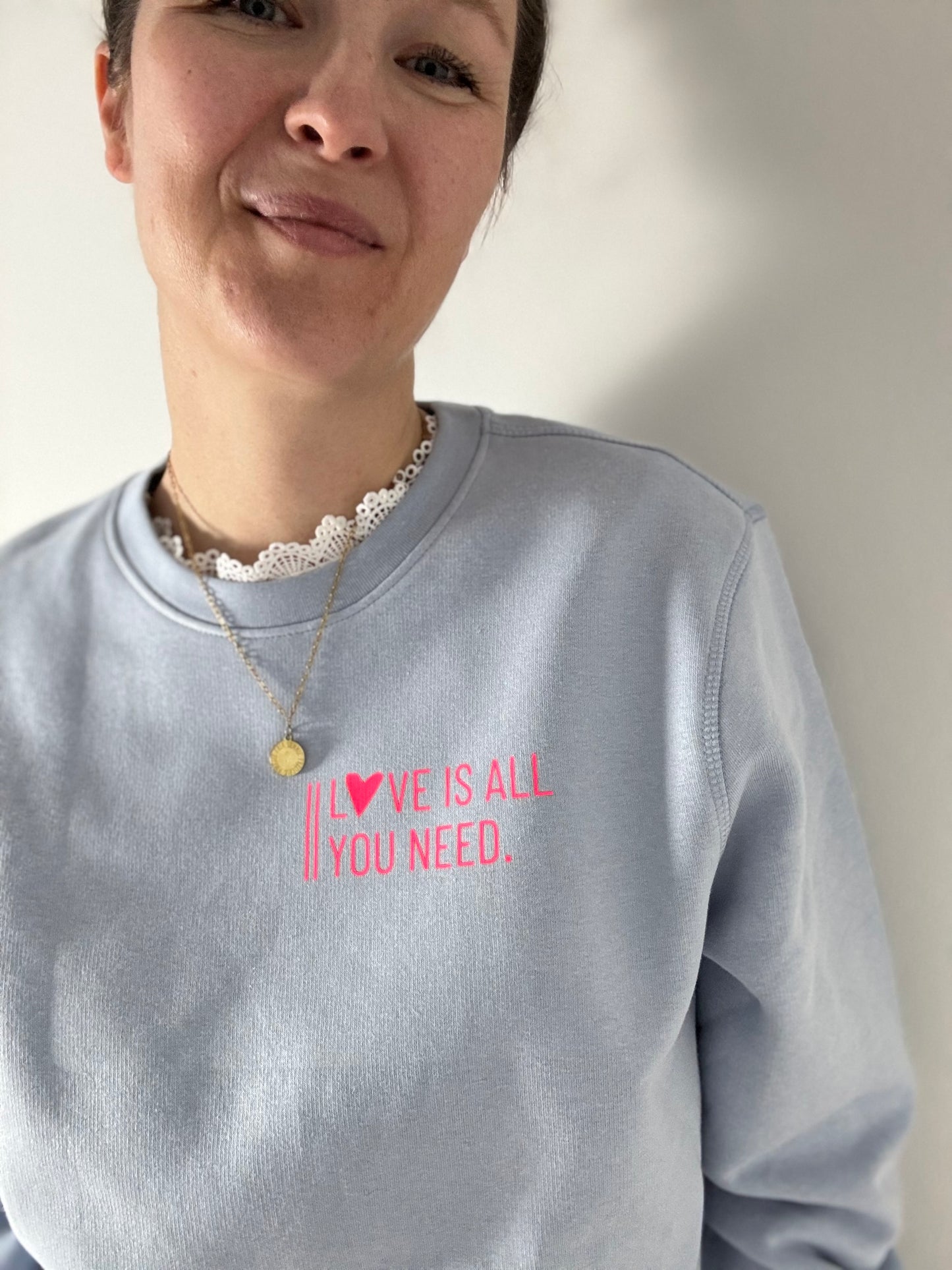 Sweatshirt Unisex 'Love is all you need.': Serene Blue / Neon Pink