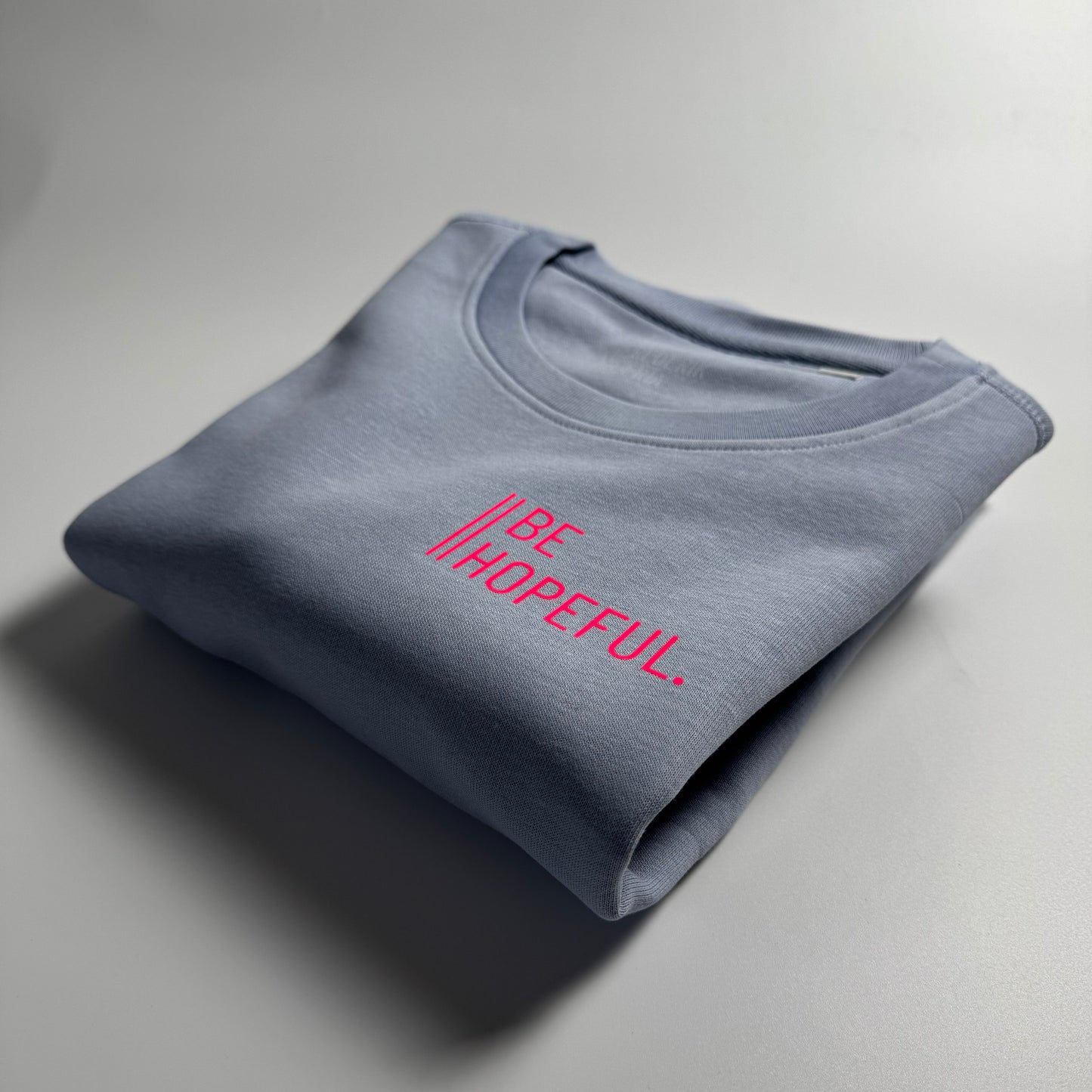 Sweatshirt Unisex 'Be hopeful.': Serene Blue / Neon Pink
