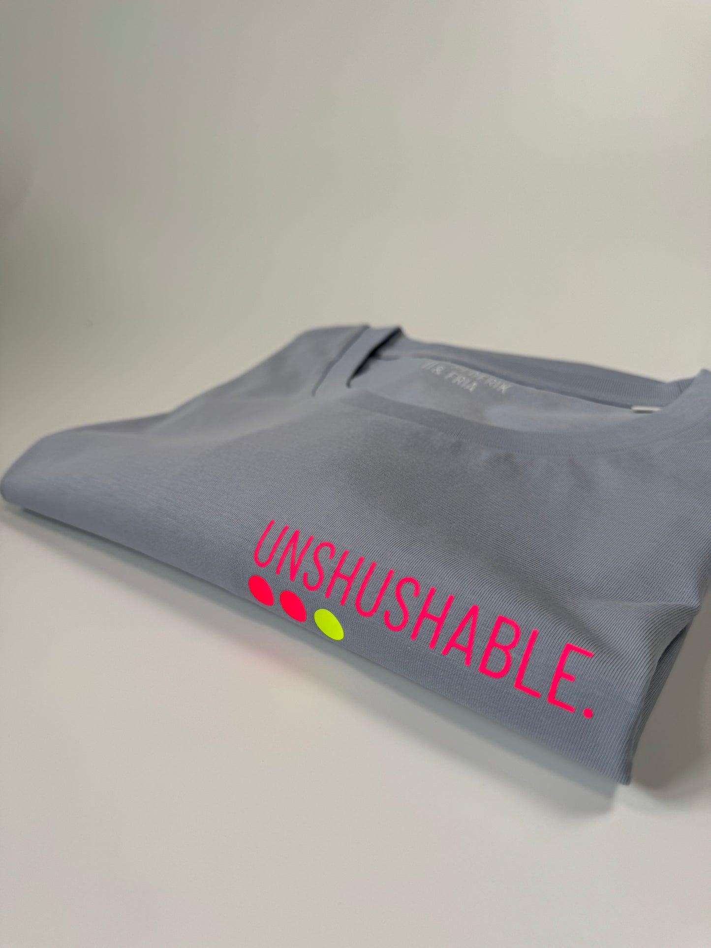 Frauen-Shirt ,unshushable‘: lila, weiß, gelb / neon pink