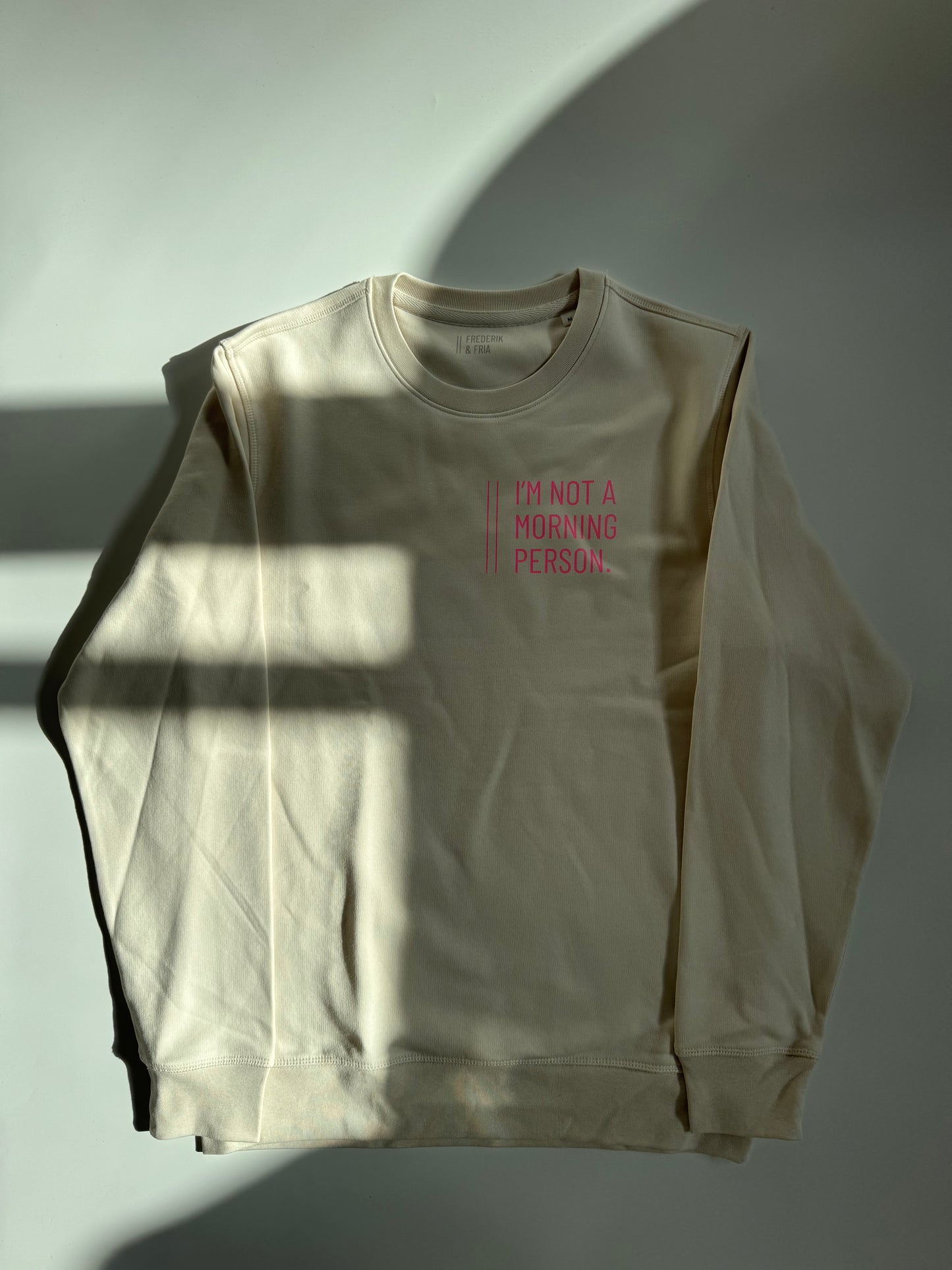 Sweatshirt Unisex 'I'm not a morning person': Vintage White / rosa