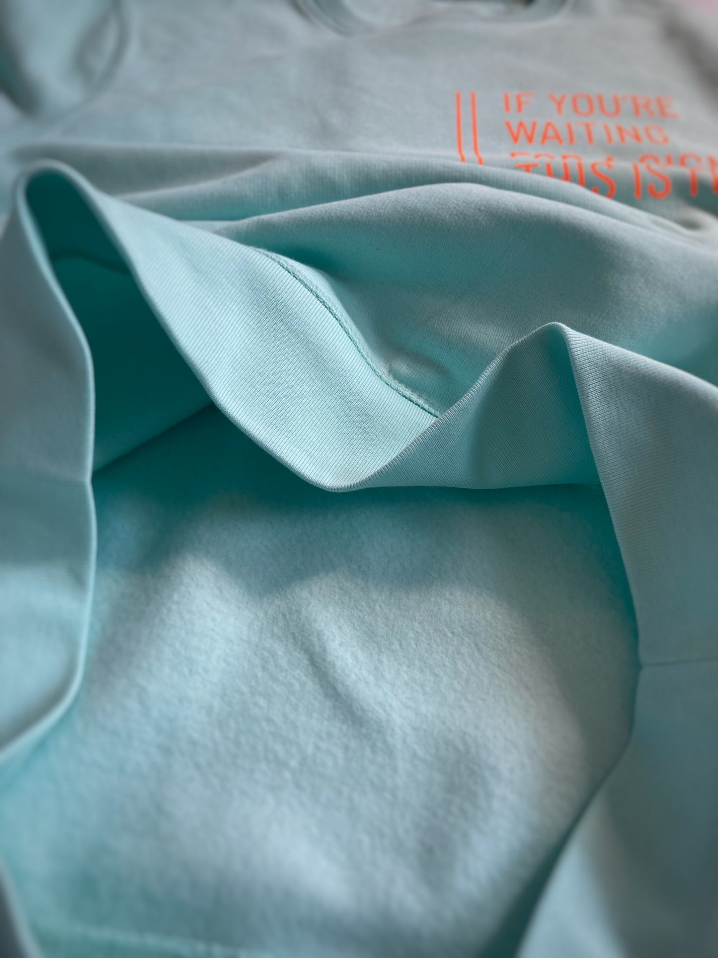 Sweatshirt Unisex 'If you‘re waiting for a sign...': Caribean Blue / Neon Orange