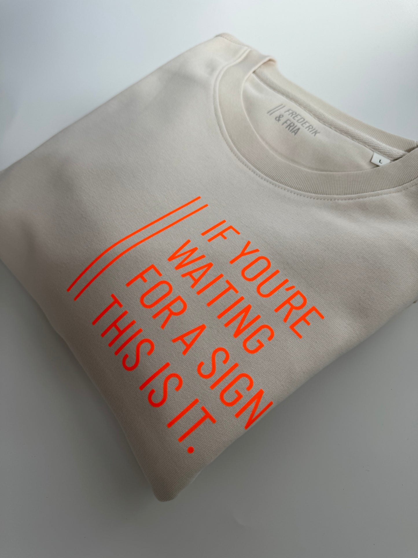 Sweatshirt Unisex 'If you're waiting for a sign...': Vintage White / Neon Orange