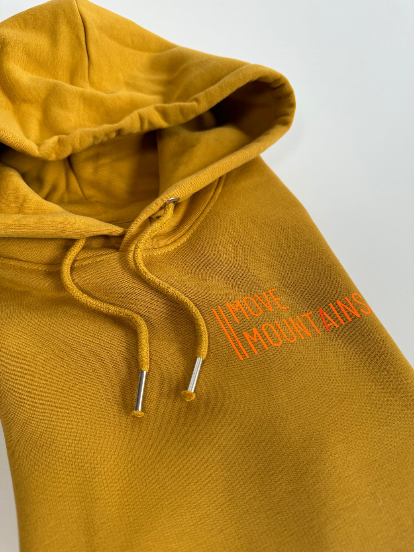 Hoodie Unisex 'Move Mountains.': Senf, Aloe / Neon Orange