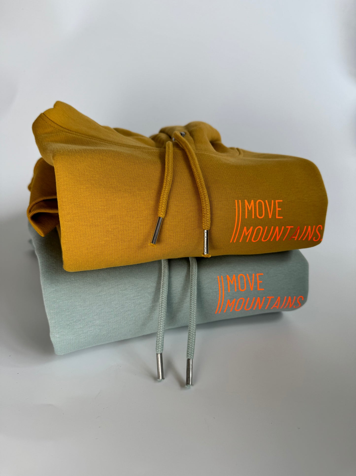 Hoodie Unisex 'Move Mountains.': Senf, Aloe / Neon Orange