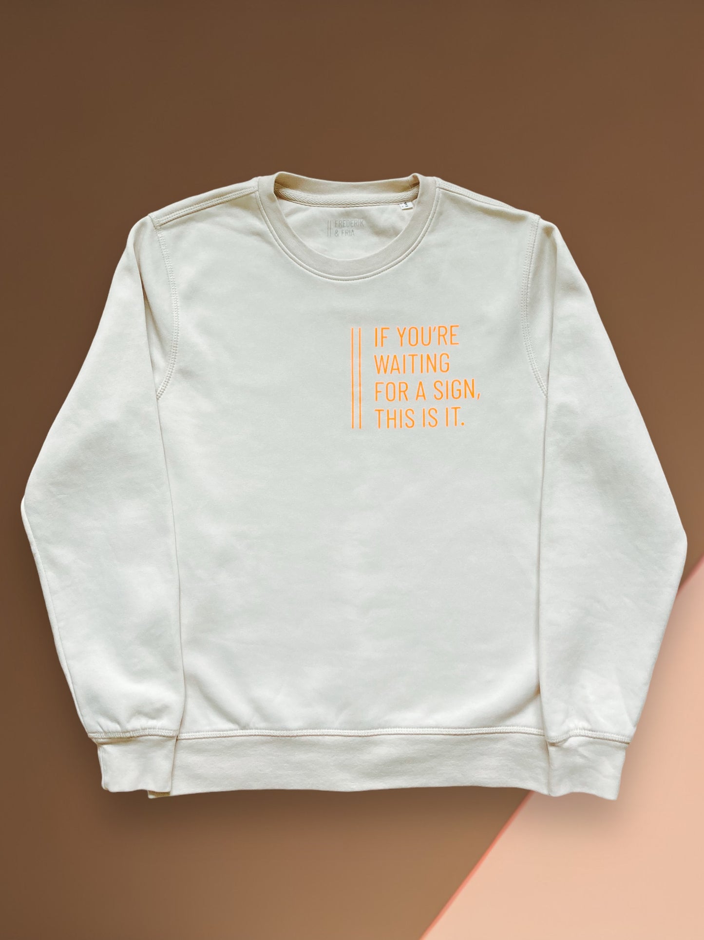 Sweatshirt Unisex 'If you're waiting for a sign...': Vintage White / Neon Orange