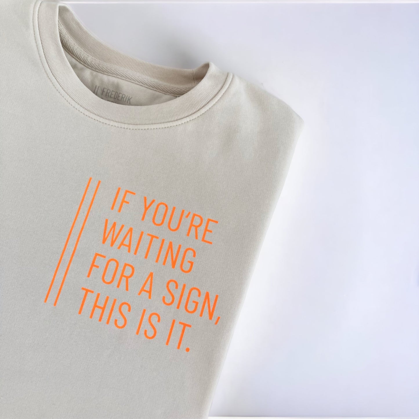 Sweatshirt Unisex 'If you're waiting for a sign...': Vintage White / Neon Orange
