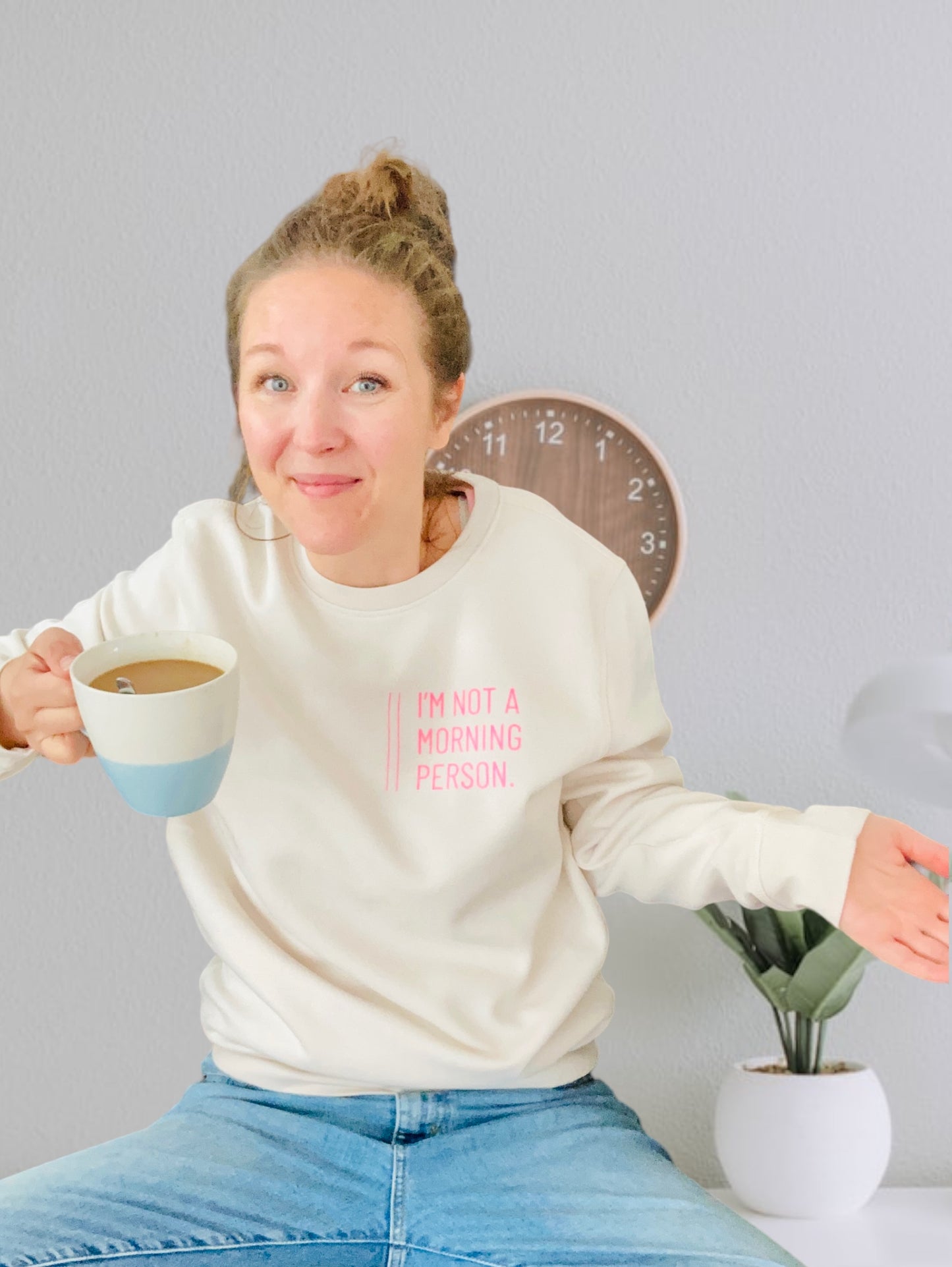 Sweatshirt Unisex 'I'm not a morning person': Vintage White / rosa