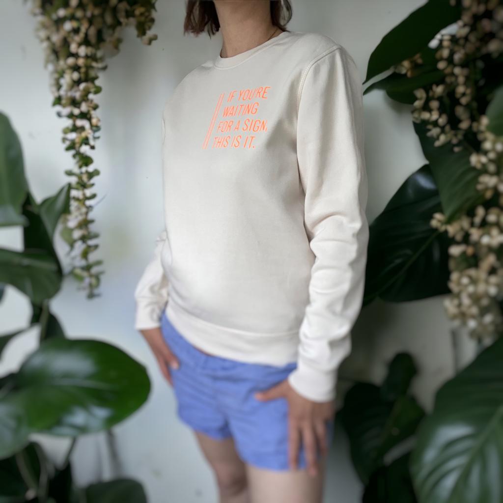 Sweatshirt Unisex 'If you're waiting for a sign...': Vintage White / Neon Orange