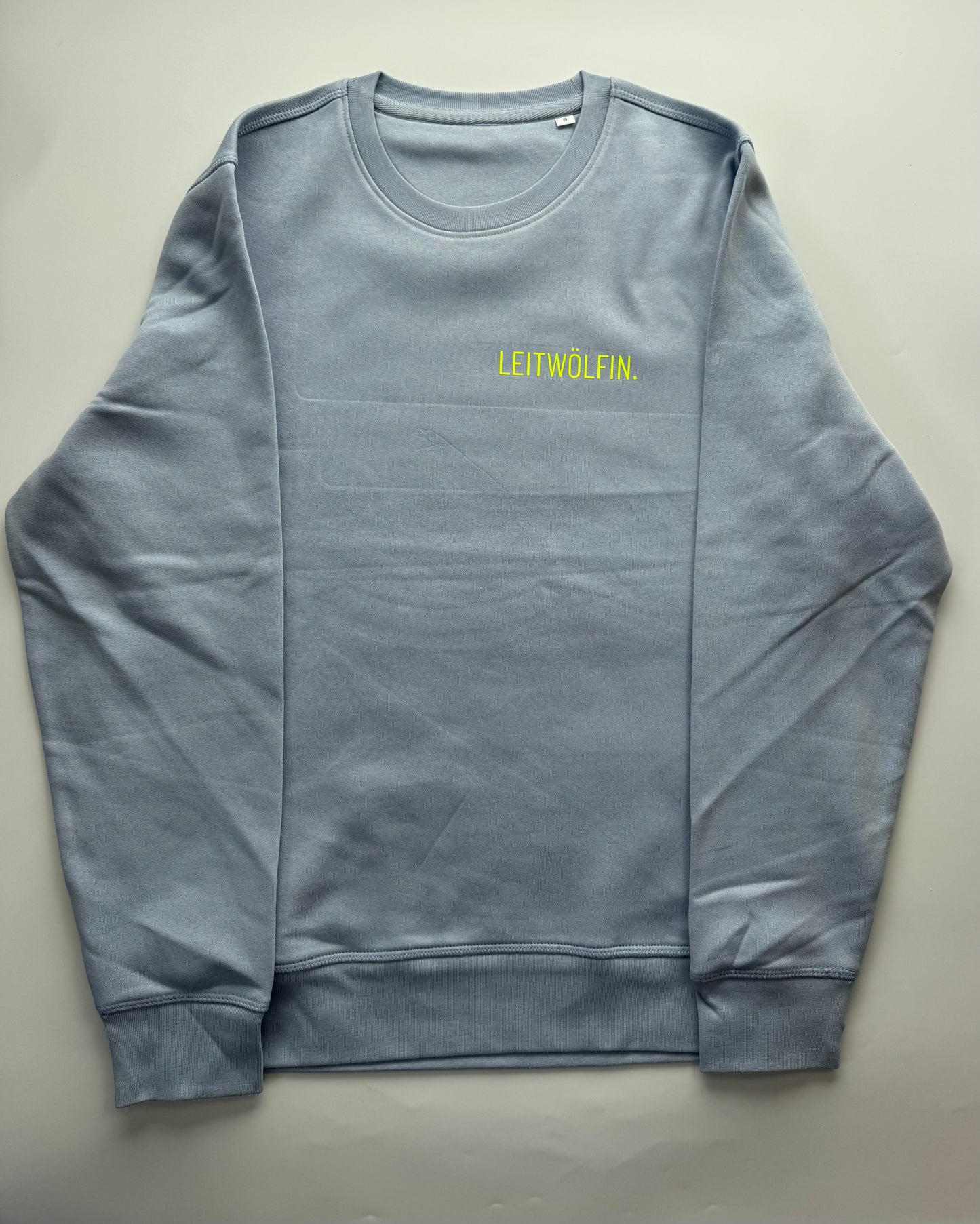 Sweatshirt ‚Leitwölfin.‘ (B), Serene Blue / Neon Gelb