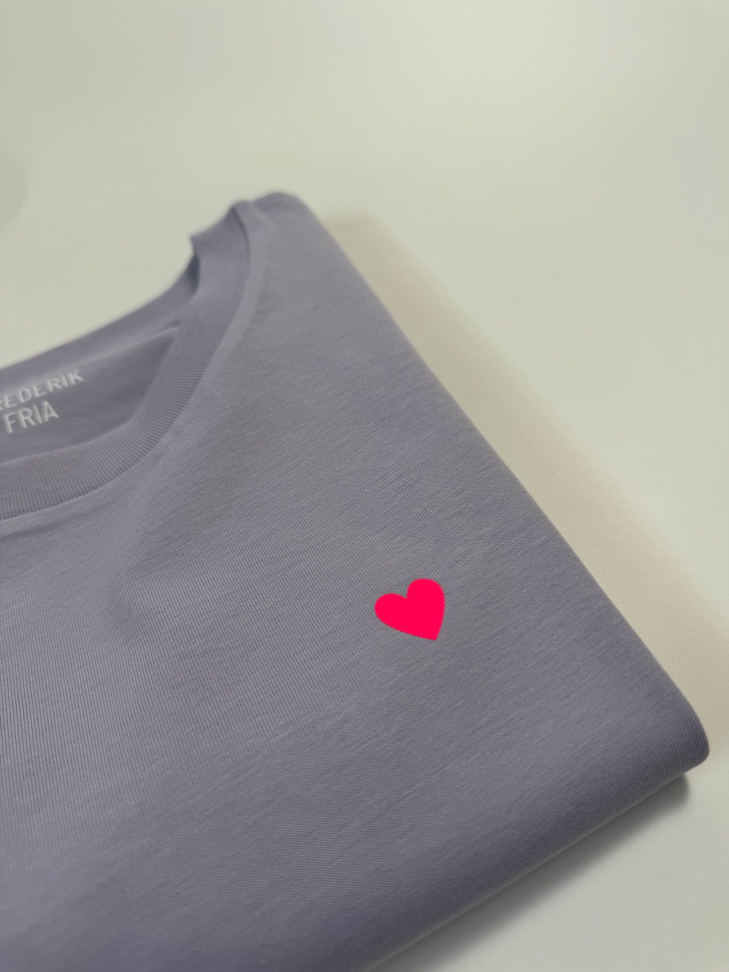 T-Shirt Frauen Herzdruck (B): Lila / Neon Pink