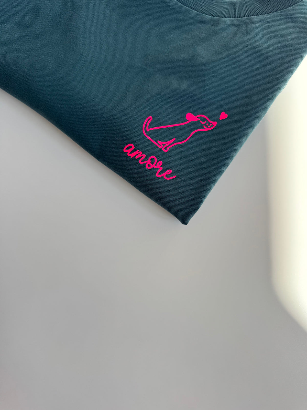 T-Shirt Frauen Hund Amore: Petrol / Neon Pink