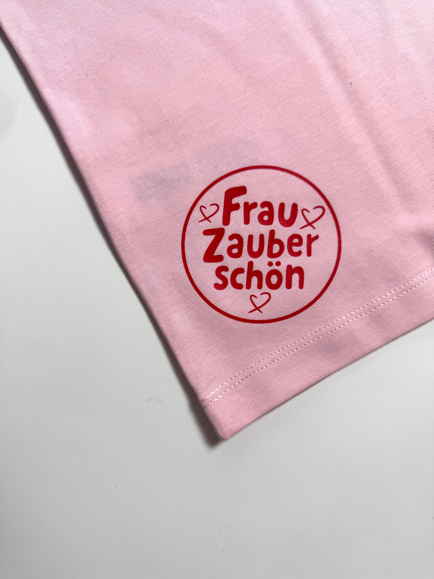 T-Shirt Frauen, V-Ausschnitt, Frau Zauberschön, Rosa / Rot