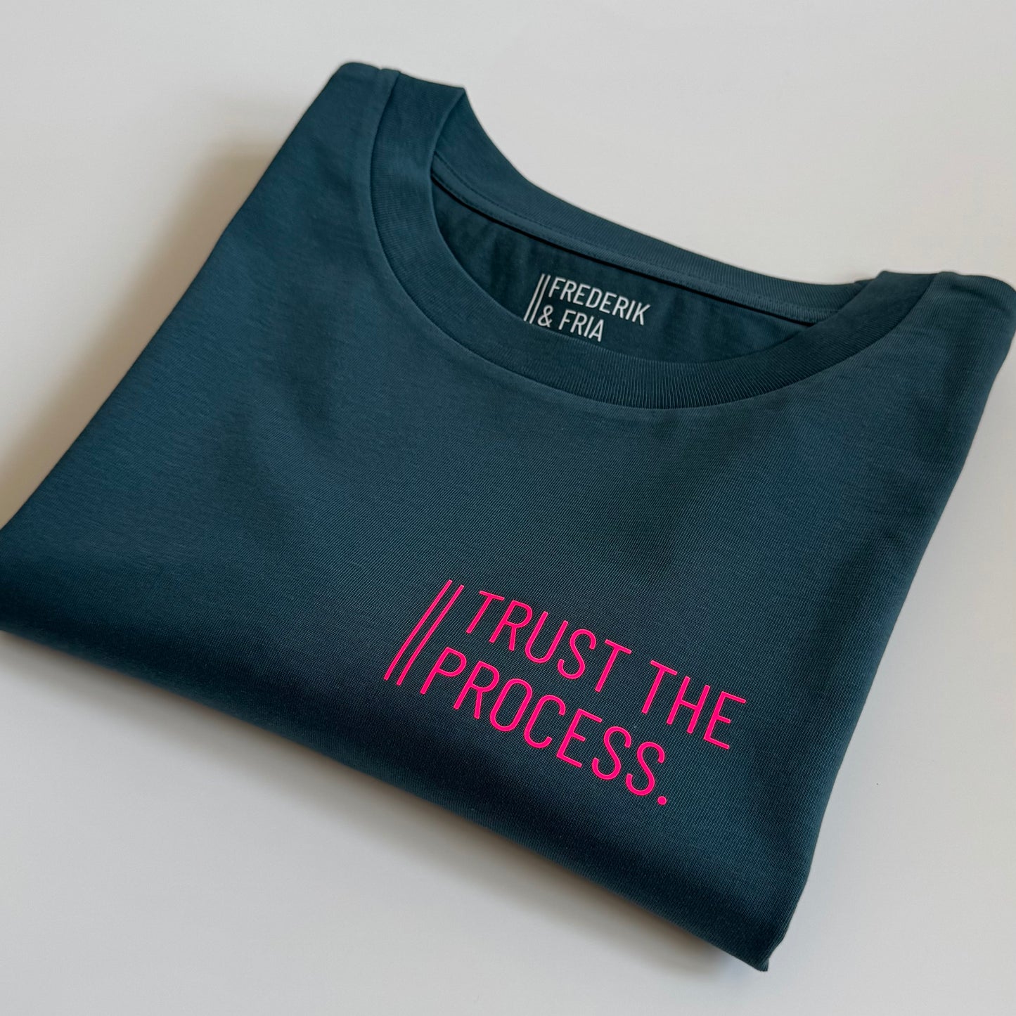 T-Shirt, Frauen, 'Trust the process.', Petrol / Neon Pink