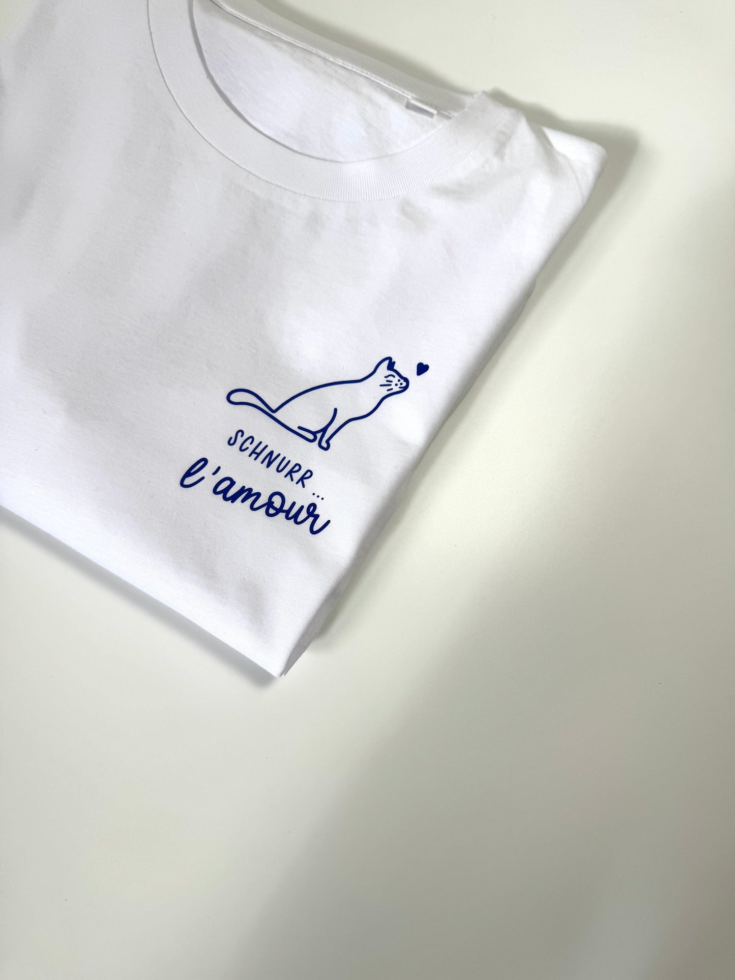 T-Shirt Unisex Katze Schnurr l‘amour (B), Weiß / Blau
