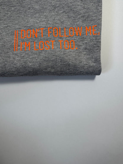 T-Shirt Unisex 'Don’t follow me, I‘m lost too.': grau / neon orange