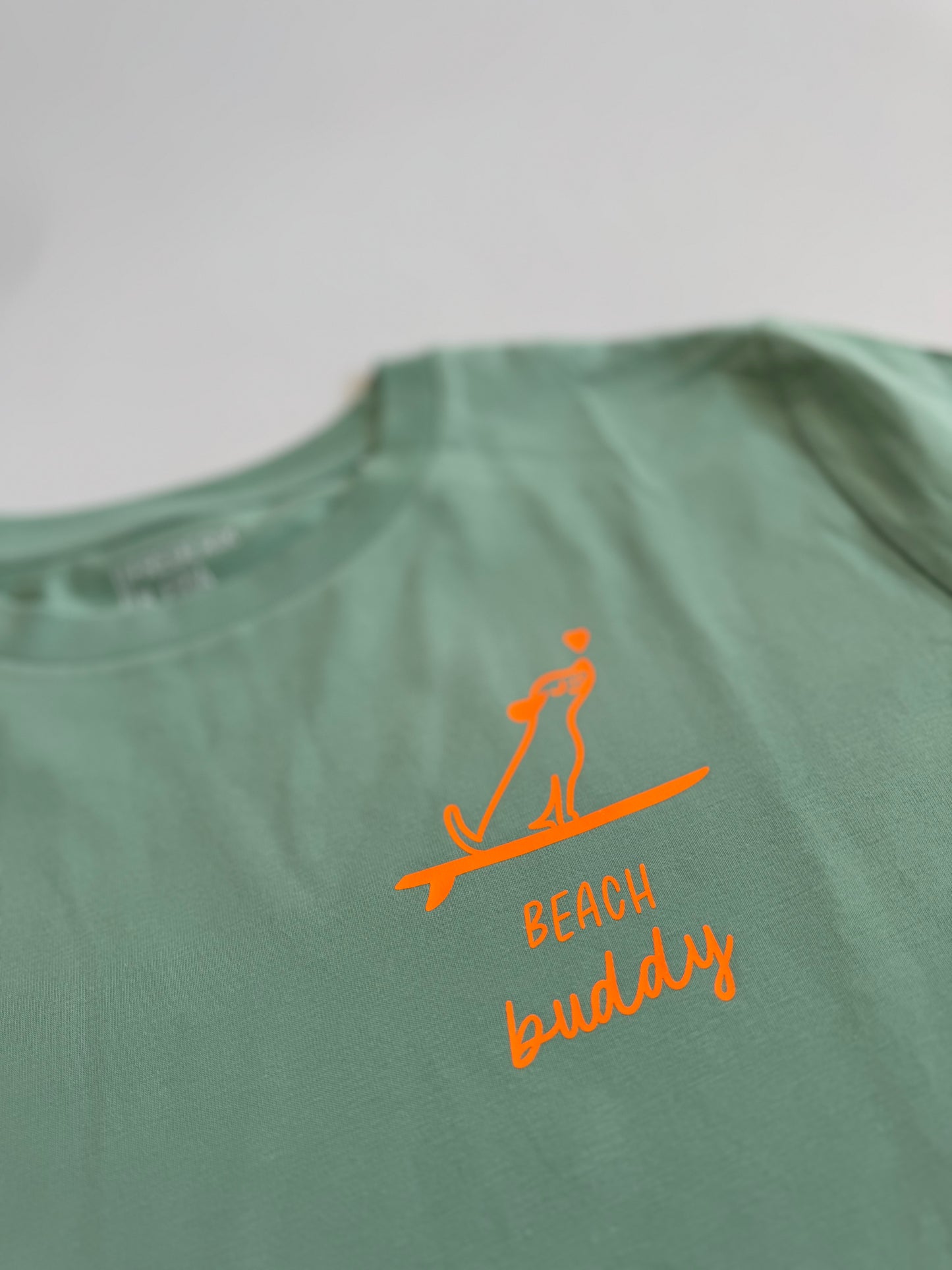 T-Shirt Frauen 'Beach Buddy': Lila, Jade, Weiß / Neon Orange