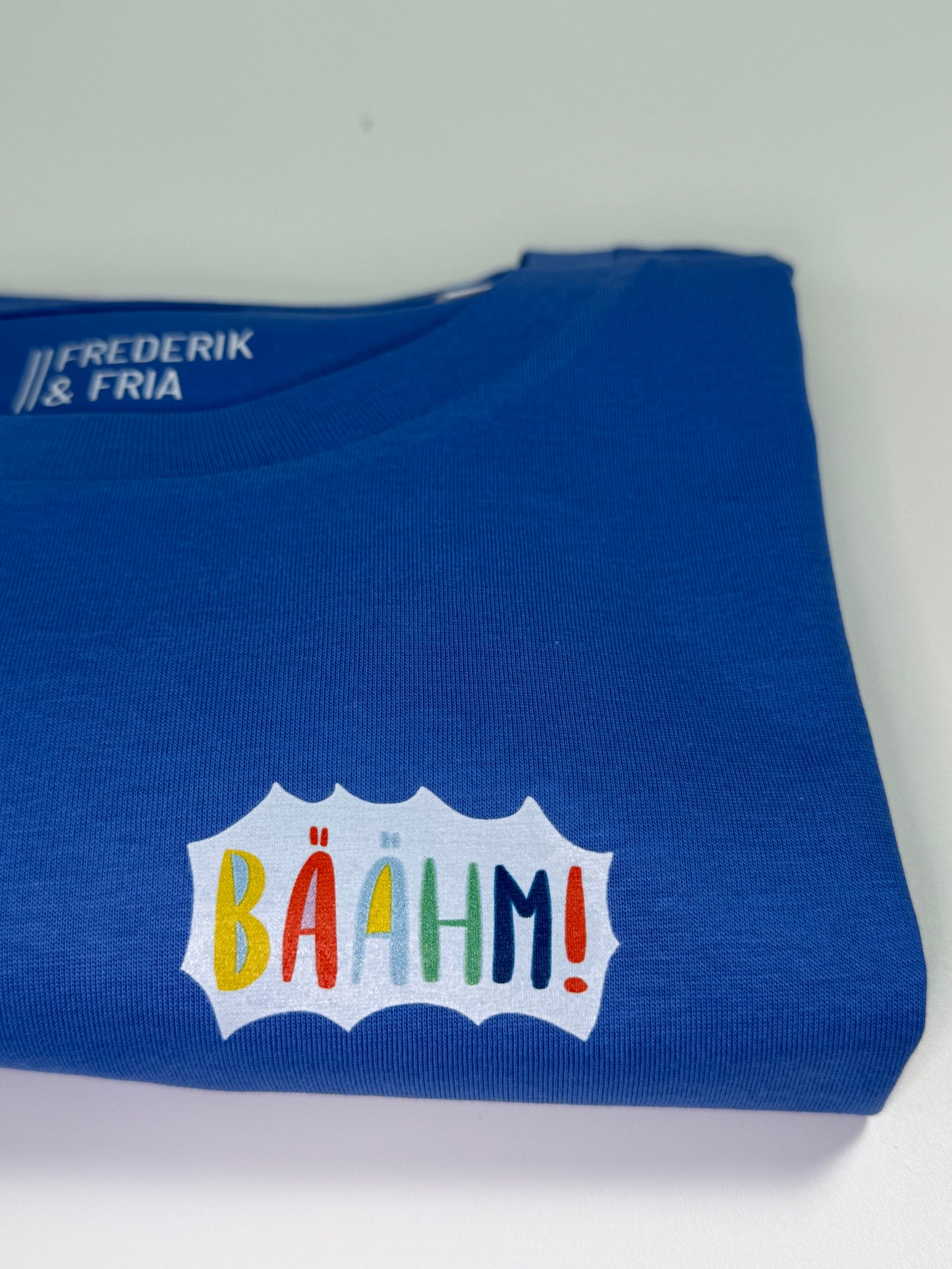 T-Shirt Unisex ‚Bäähm!‘: blau