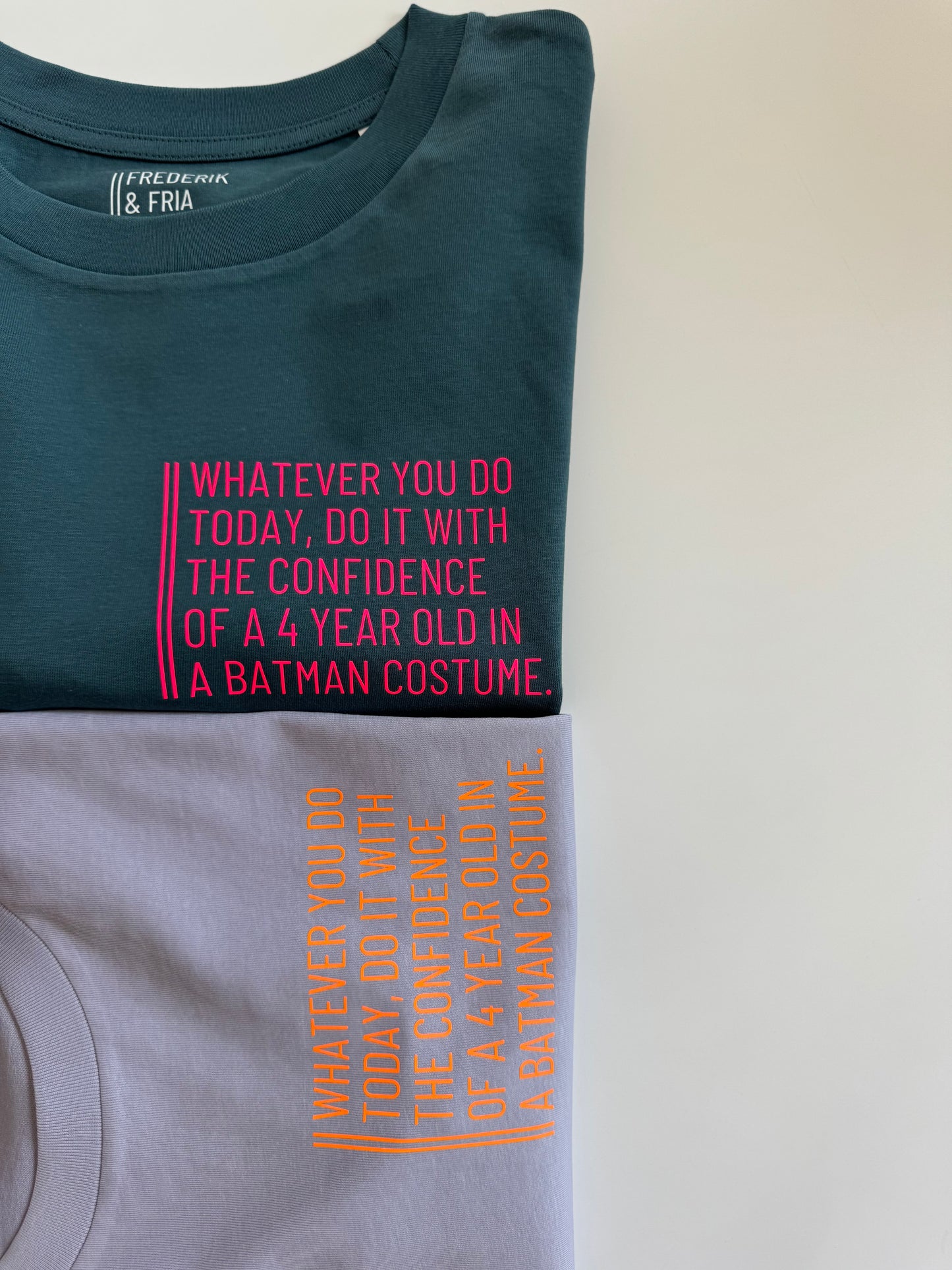 T-Shirt, Frauen, ‚…batman…‘, Petrol / Neon Pink