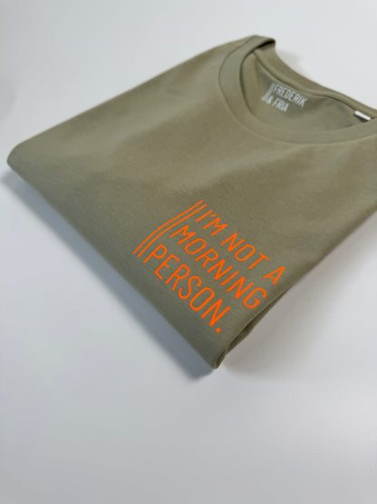 T-Shirt Unisex ‚I‘m not a morning person.‘ Graugrün / Neon Orange