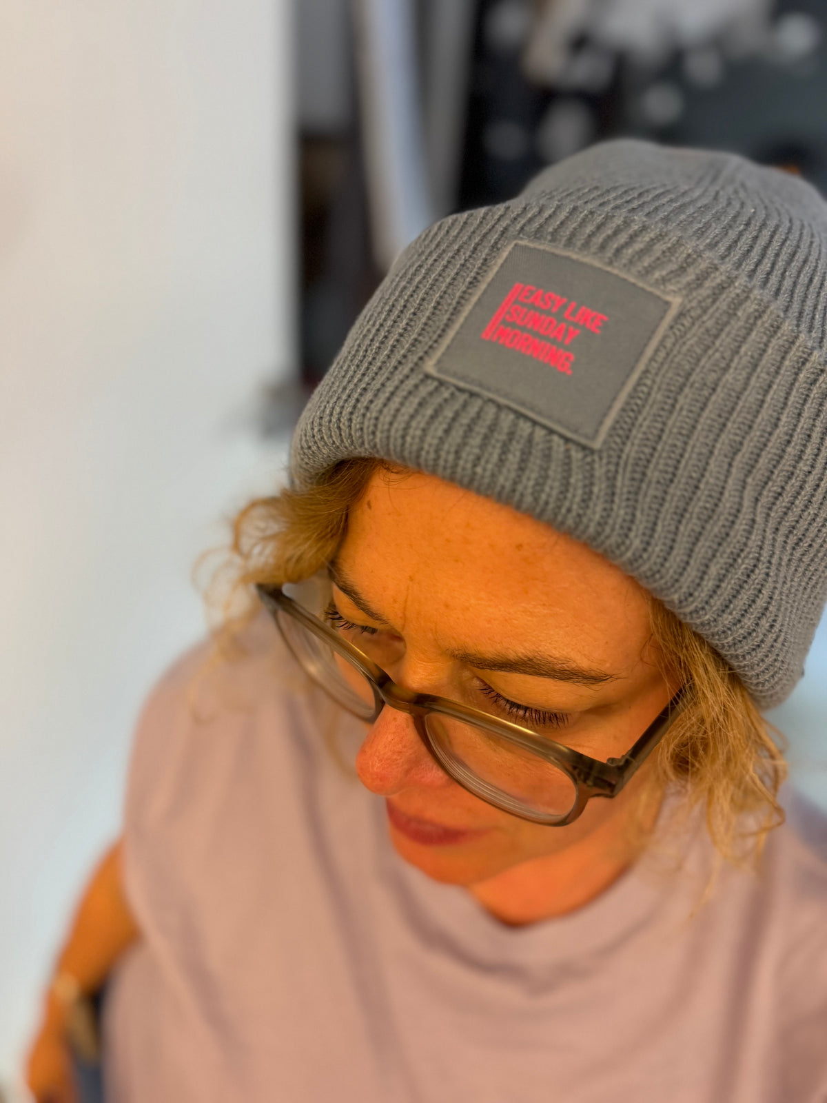 Mütze, 'Easy like Sunday morning.', blau / neon pink
