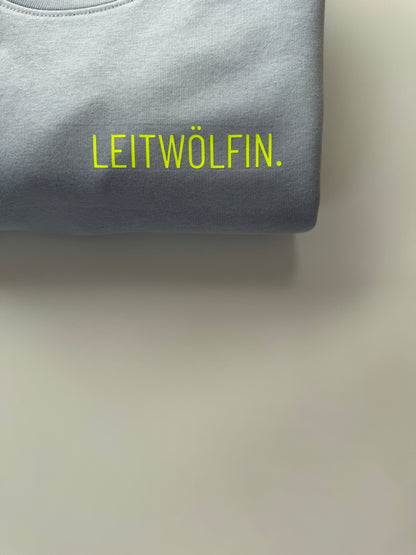 Sweatshirt ‚Leitwölfin.‘ (B), Serene Blue / Neon Gelb