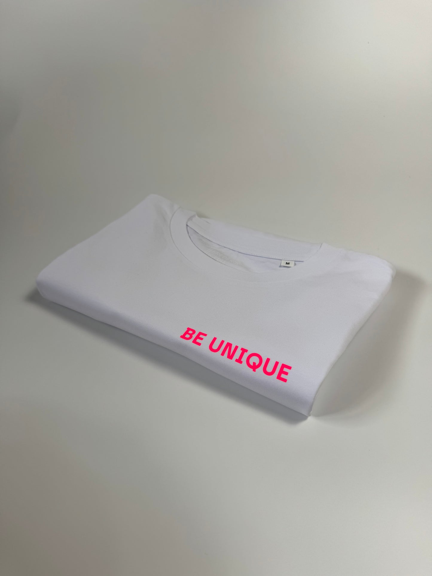 T-Shirt Frauen ‚Be unique’, Weiß / Neon Pink