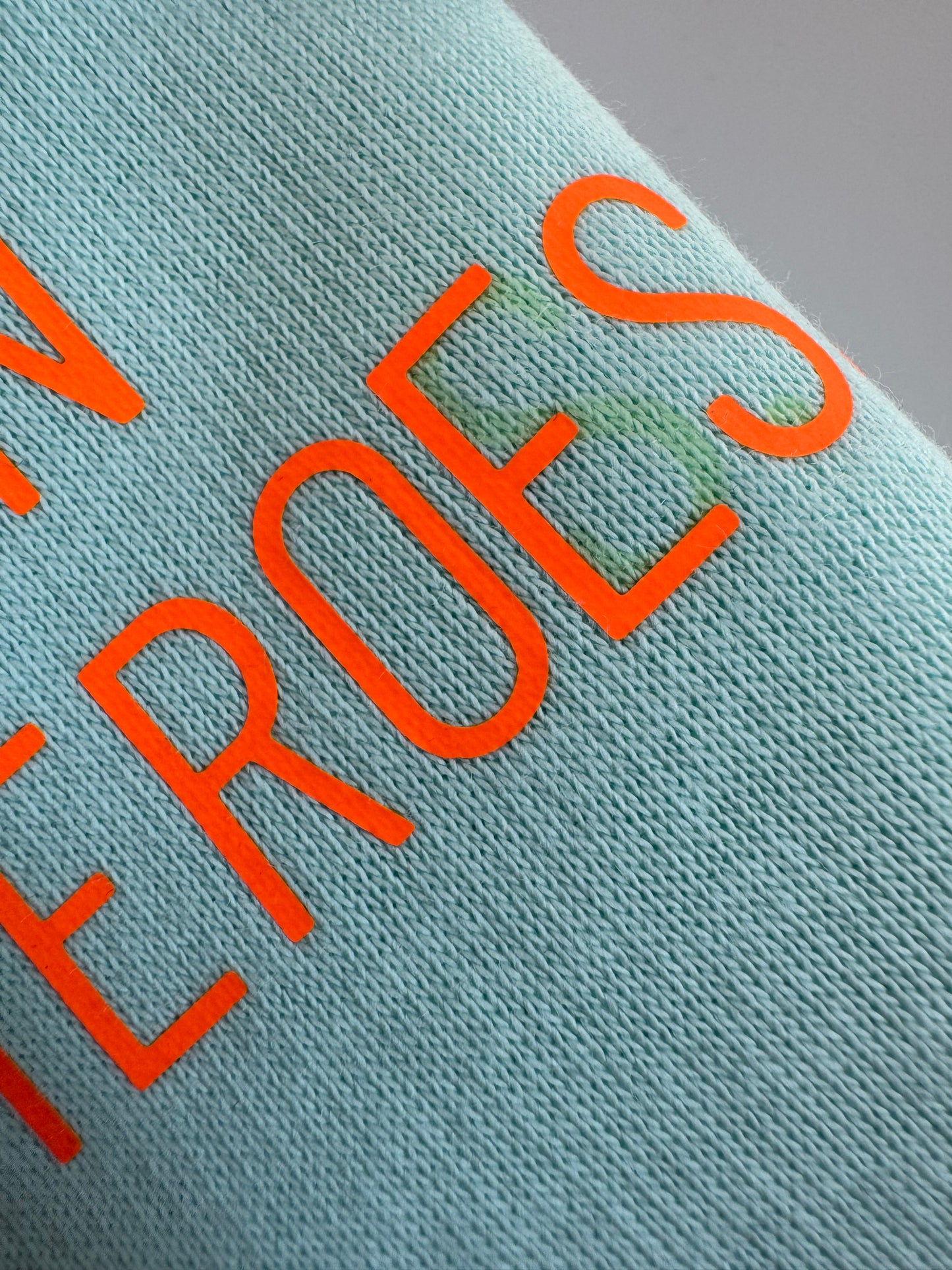 Reduzierte B-Ware: Sweatshirt Unisex ‚We can be heroes': Caribean Blue / Neon Orange, Größe M