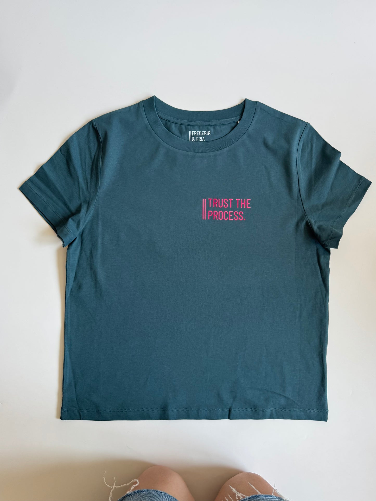 T-Shirt, Frauen, 'Trust the process.', Petrol / Neon Pink