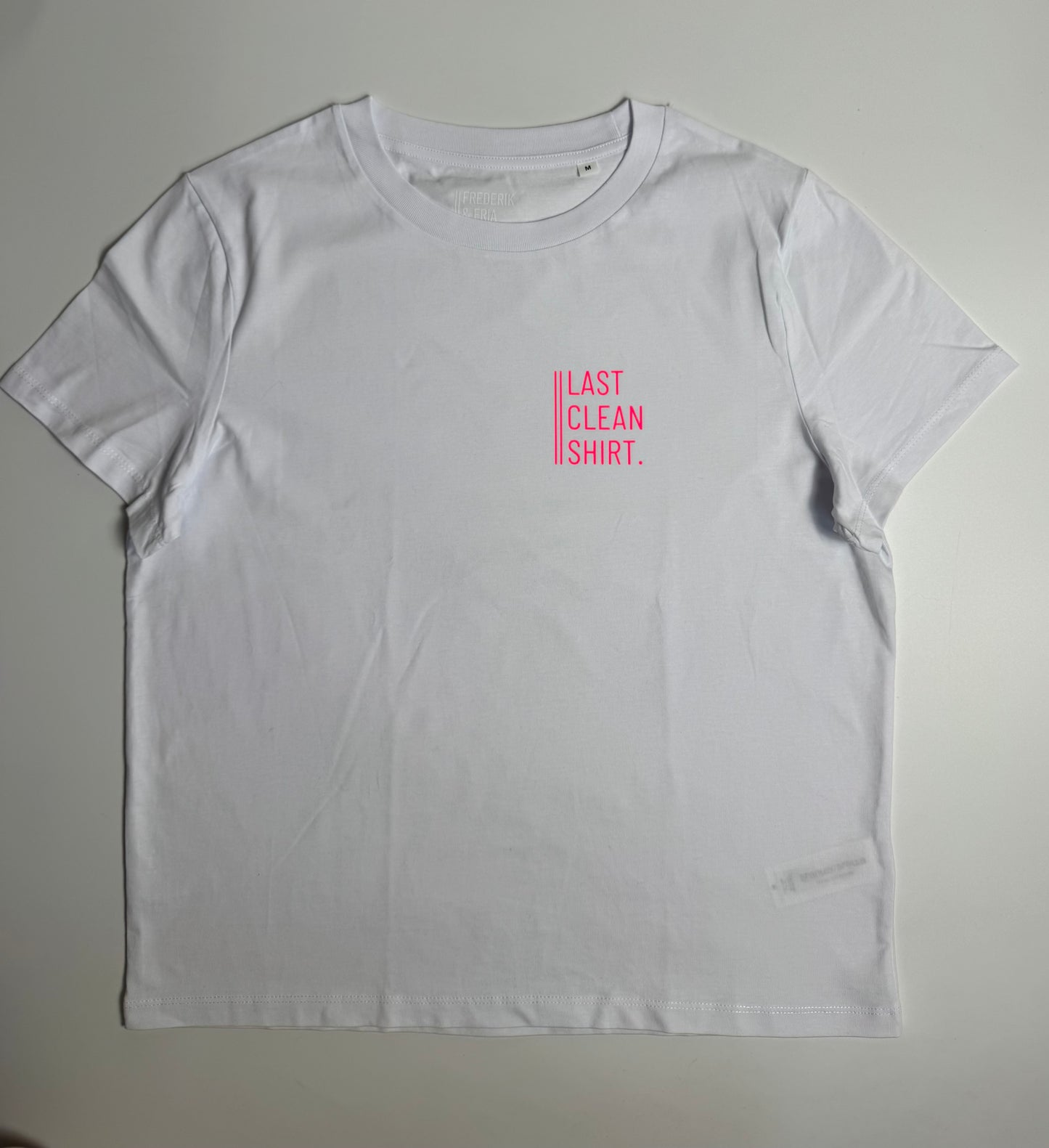 T-Shirt, Frauen, ‚Last Clean Shirt.‘, Weiß / Neon Pink