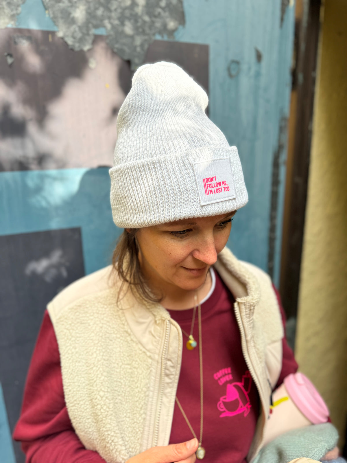 Mütze, 'Don't follow me, I'm lost too.', grau / neon pink
