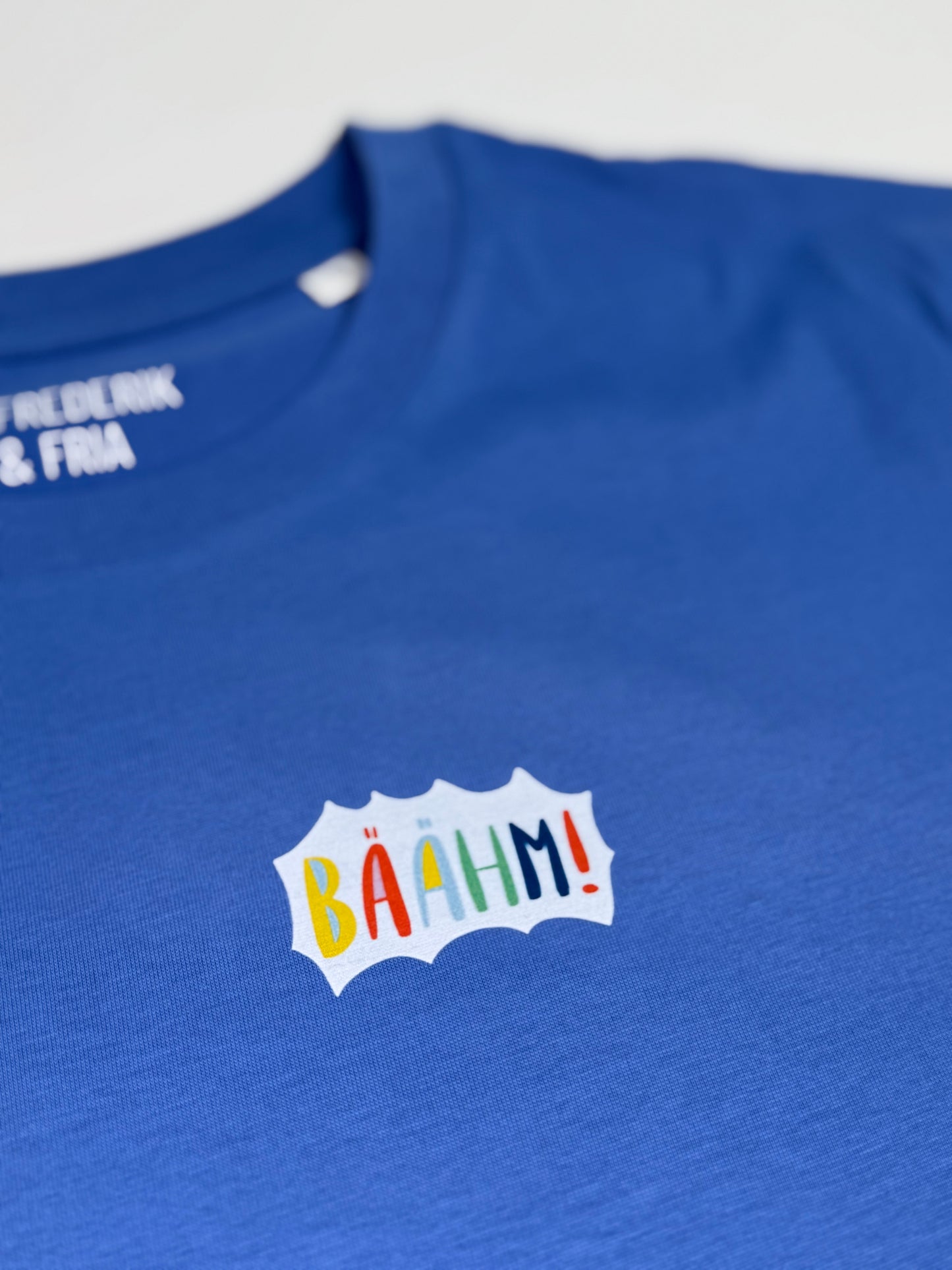 T-Shirt Unisex ‚Bäähm!‘: blau