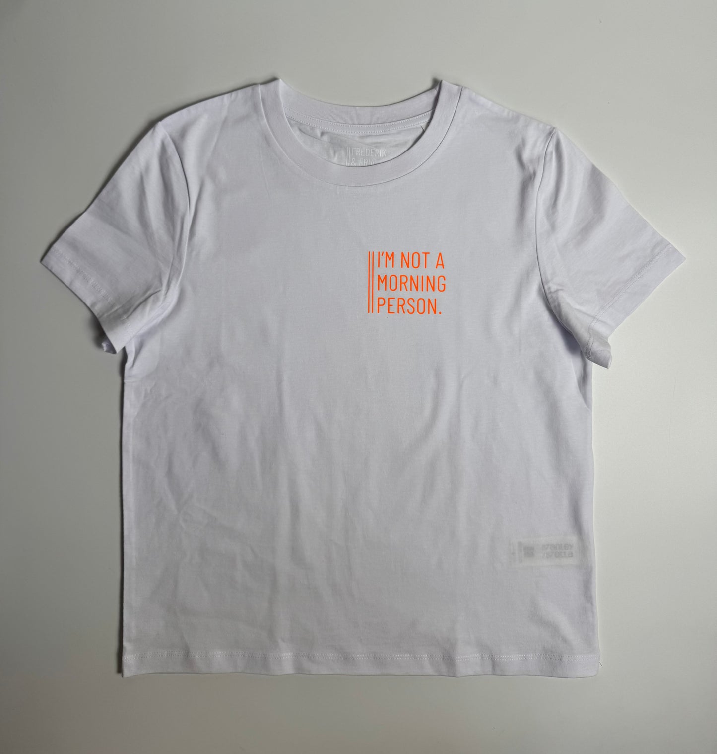 T-Shirt, Frauen, ‚I‘m not a morning person.‘, Weiß / Neon Orange