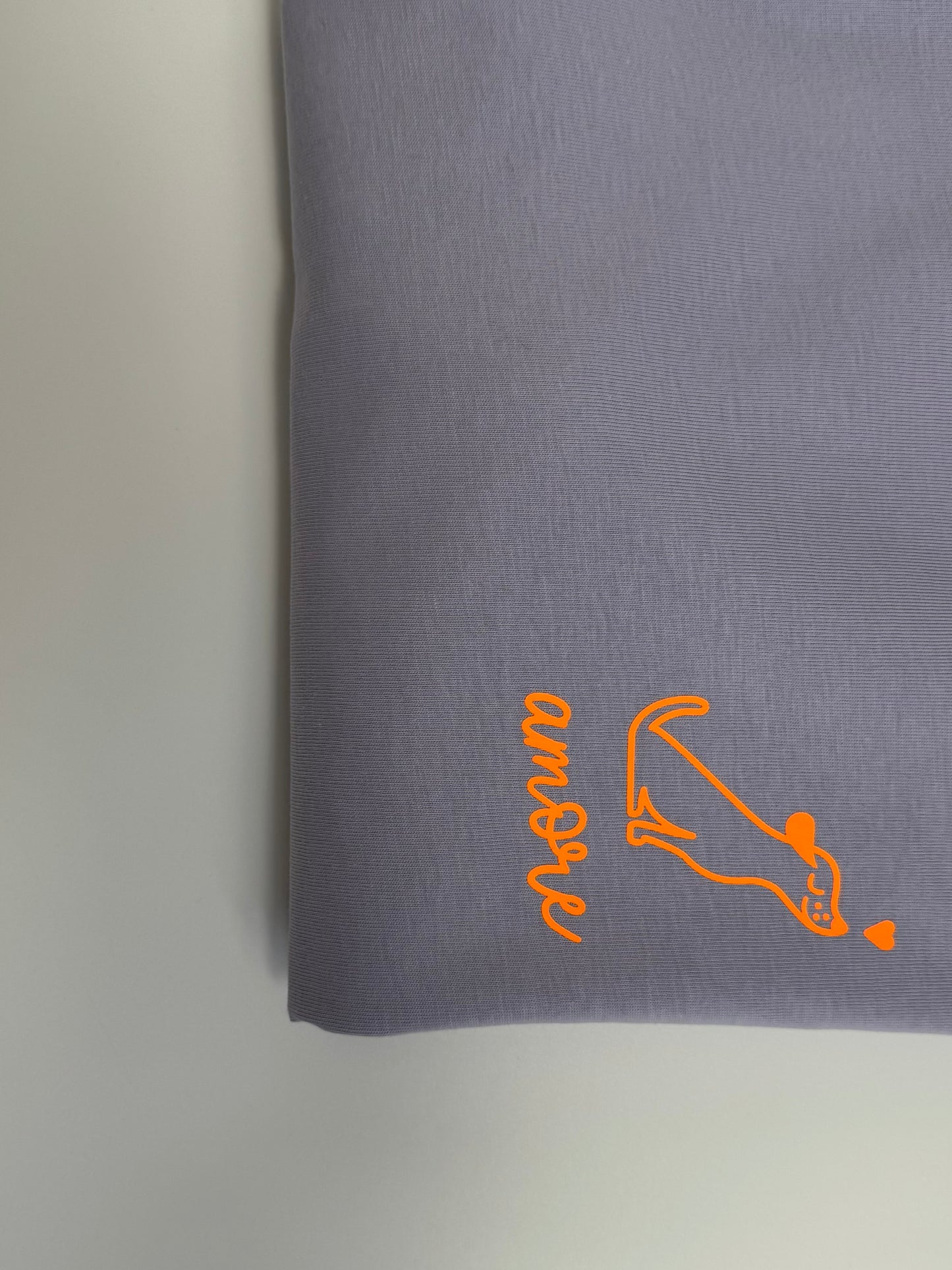 T-Shirt Frauen Hund Amore: Lila / Neon Orange