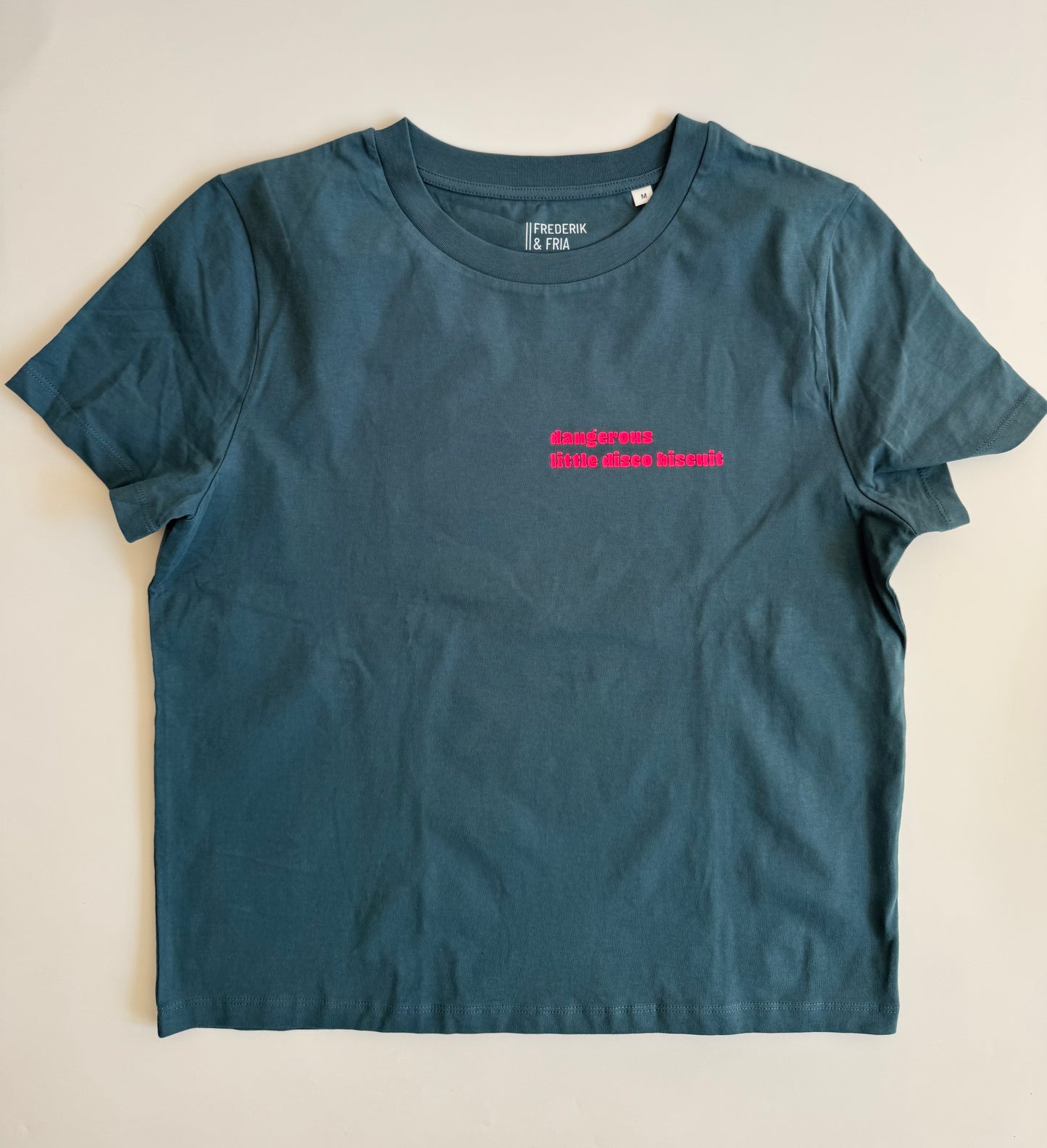 T-Shirt, Frauen, ‚Dangerous little disco biscuit‘, Petrol, Lila / Neon Pink, Neon Orange