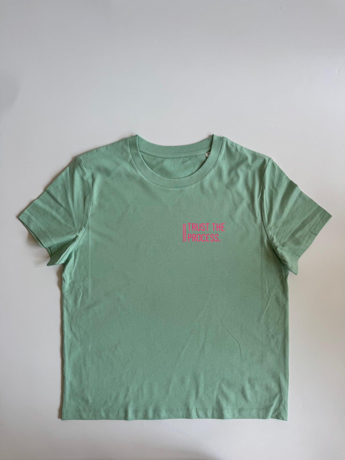 T-Shirt Frauen, ,Trust the process.‘: Jade / Neon Pink
