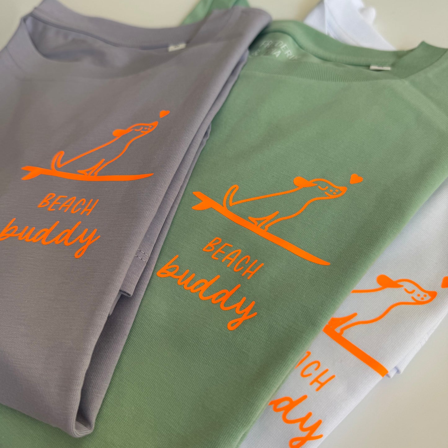 T-Shirt Frauen 'Beach Buddy': Lila, Jade, Weiß / Neon Orange