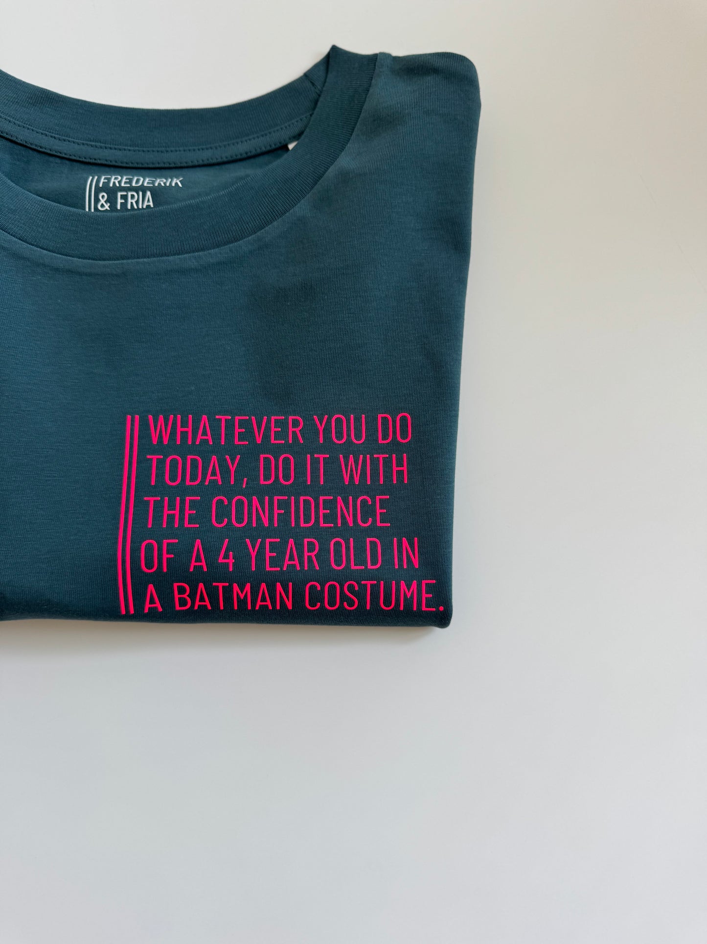 T-Shirt, Frauen, ‚…batman…‘, Petrol / Neon Pink