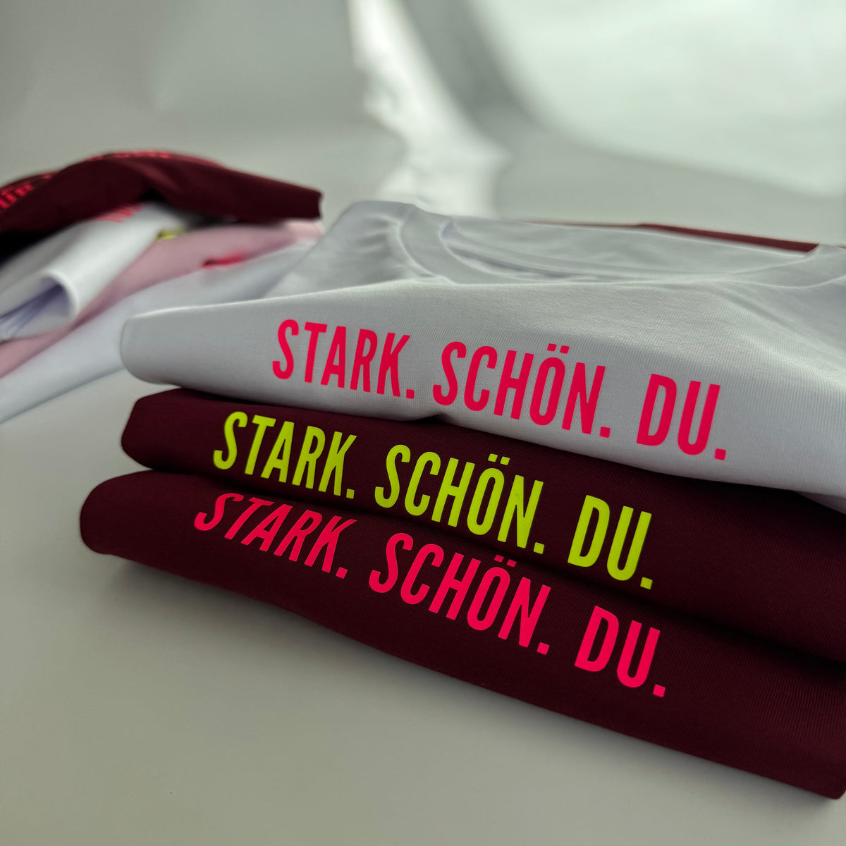 UNISEXSCHNITT, T-Shirt, PINK STYLE TOUR, 'Stark.Schön.Du.'