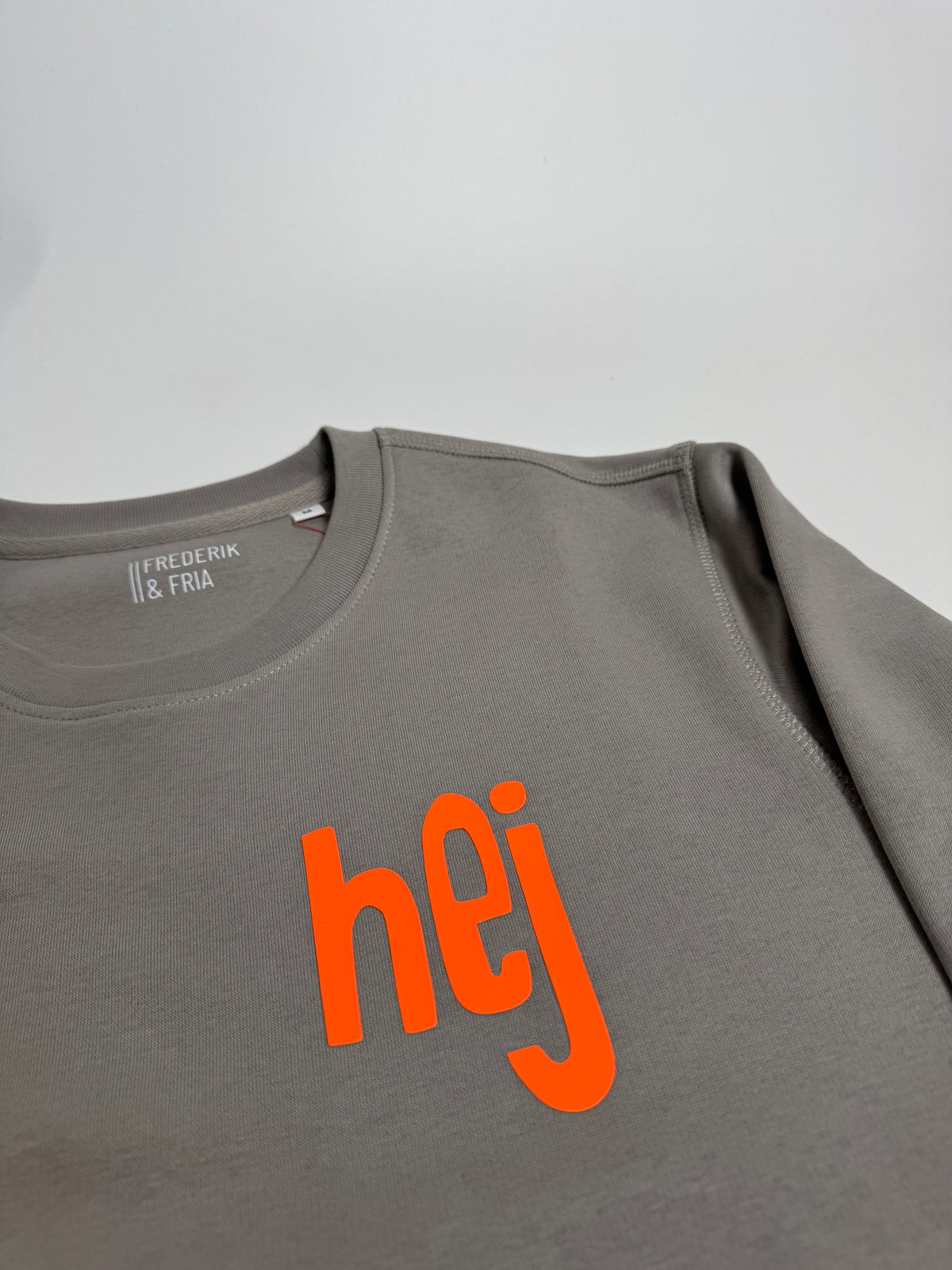 Unisex sweatshirt 'If you're waiting for a sign, this is it.': Opal Grey / Neon Orange
