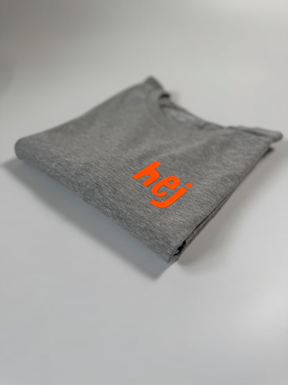 T-Shirt Unisex 'hej': grau / neon orange