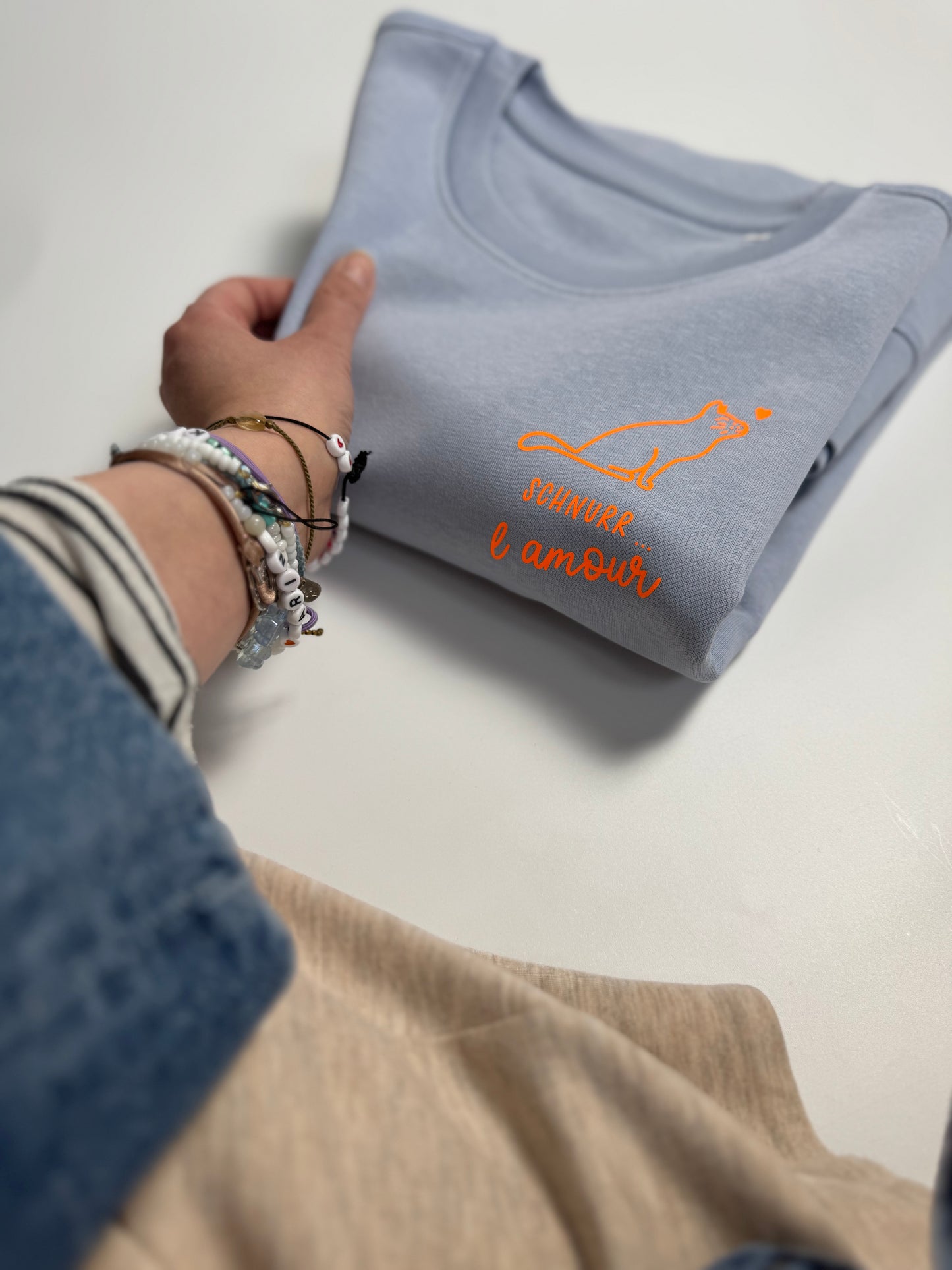 Sweatshirt Unisex Schnurr l‘amour, Serene Blue / Neon Orange