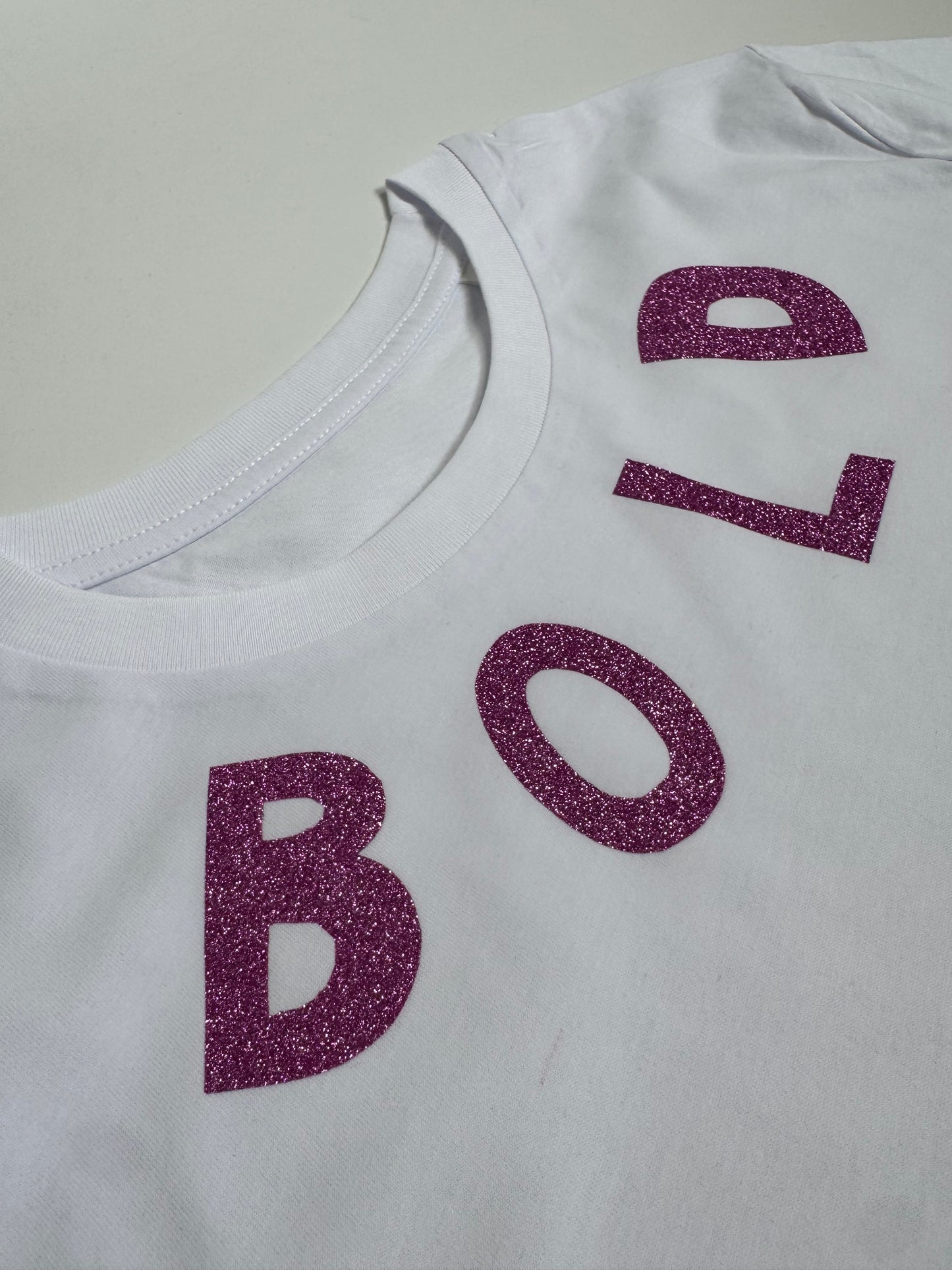 T-Shirt Unisex, BOLD, Weiß / Schwarz Glitzer, Lila Glitzer