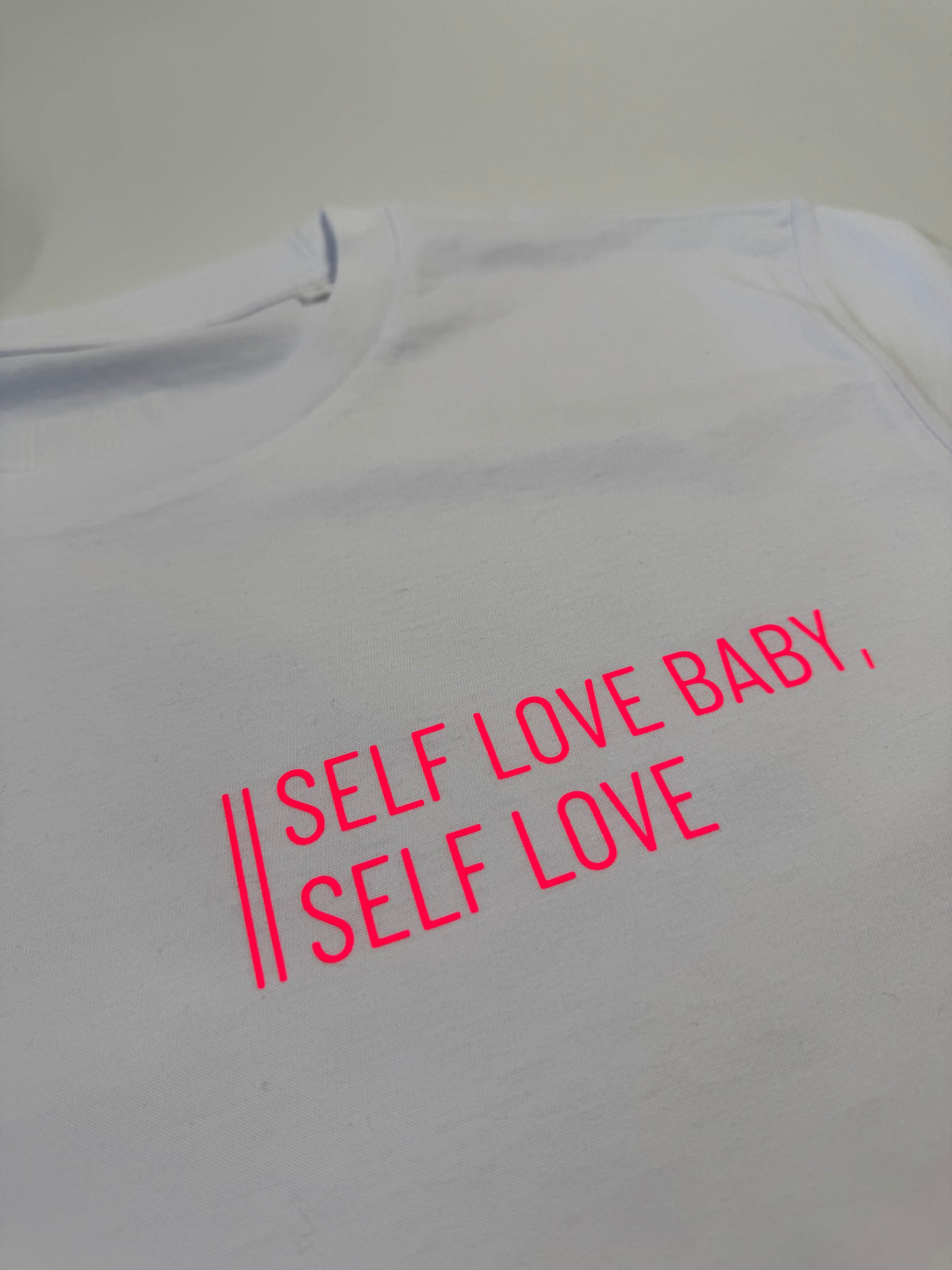 T-Shirt Unisex, 'Self love baby, self love.', Weiß / Neon Pink
