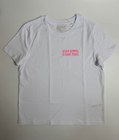 T-Shirt, Frauen, ‚Fuck normal, I want magic.‘, Weiß / Neon Pink