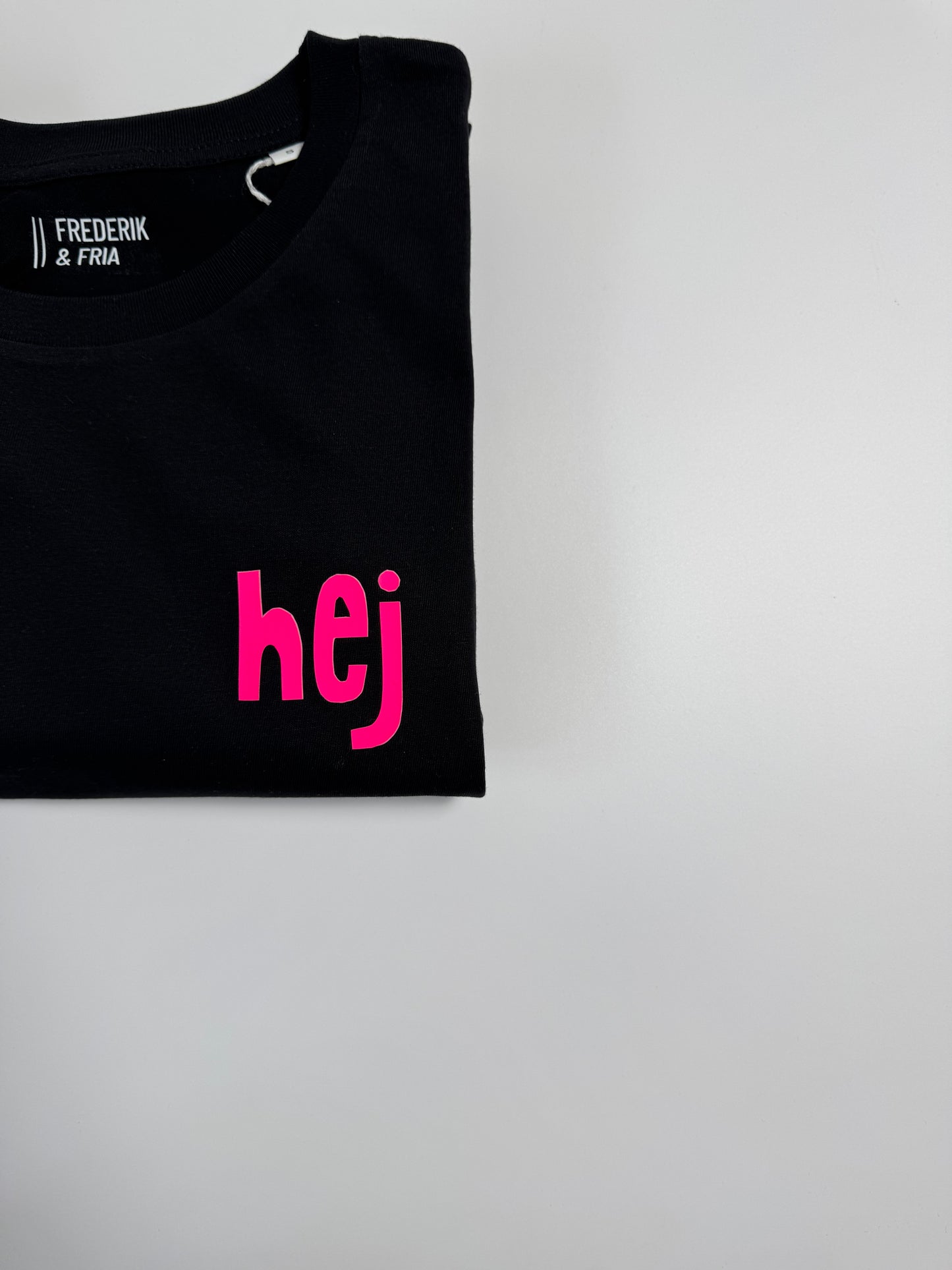 T-Shirt Unisex, ‚hej’ Schwarz / Neon Pink