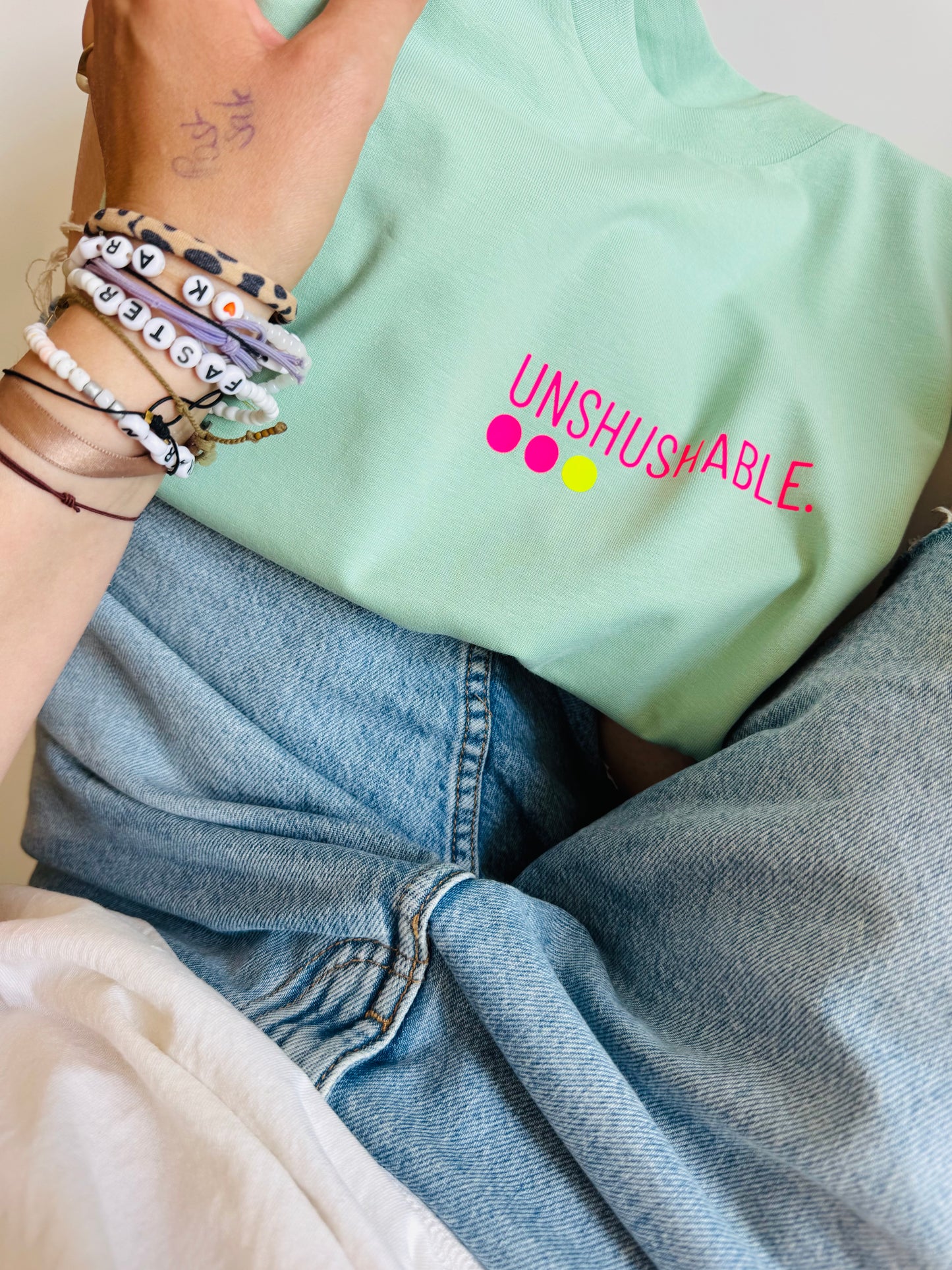 T-Shirt Frauen, ‚Unshushable.‘: Jade / Neon Pink