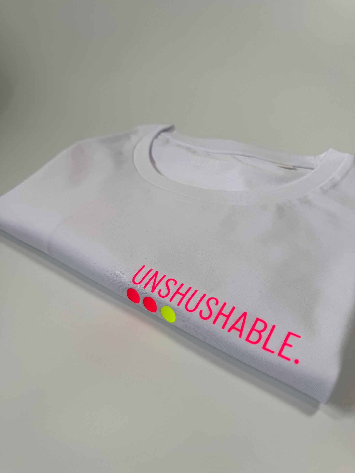 Frauen-Shirt ,unshushable‘: lila, weiß, gelb / neon pink