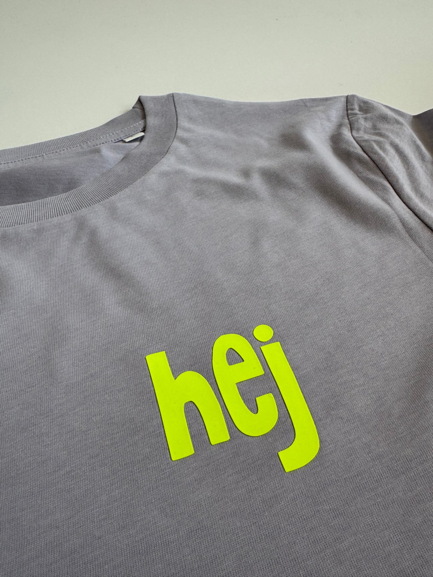 T-Shirt Frauen, ‚hej': Lila / Neon Gelb